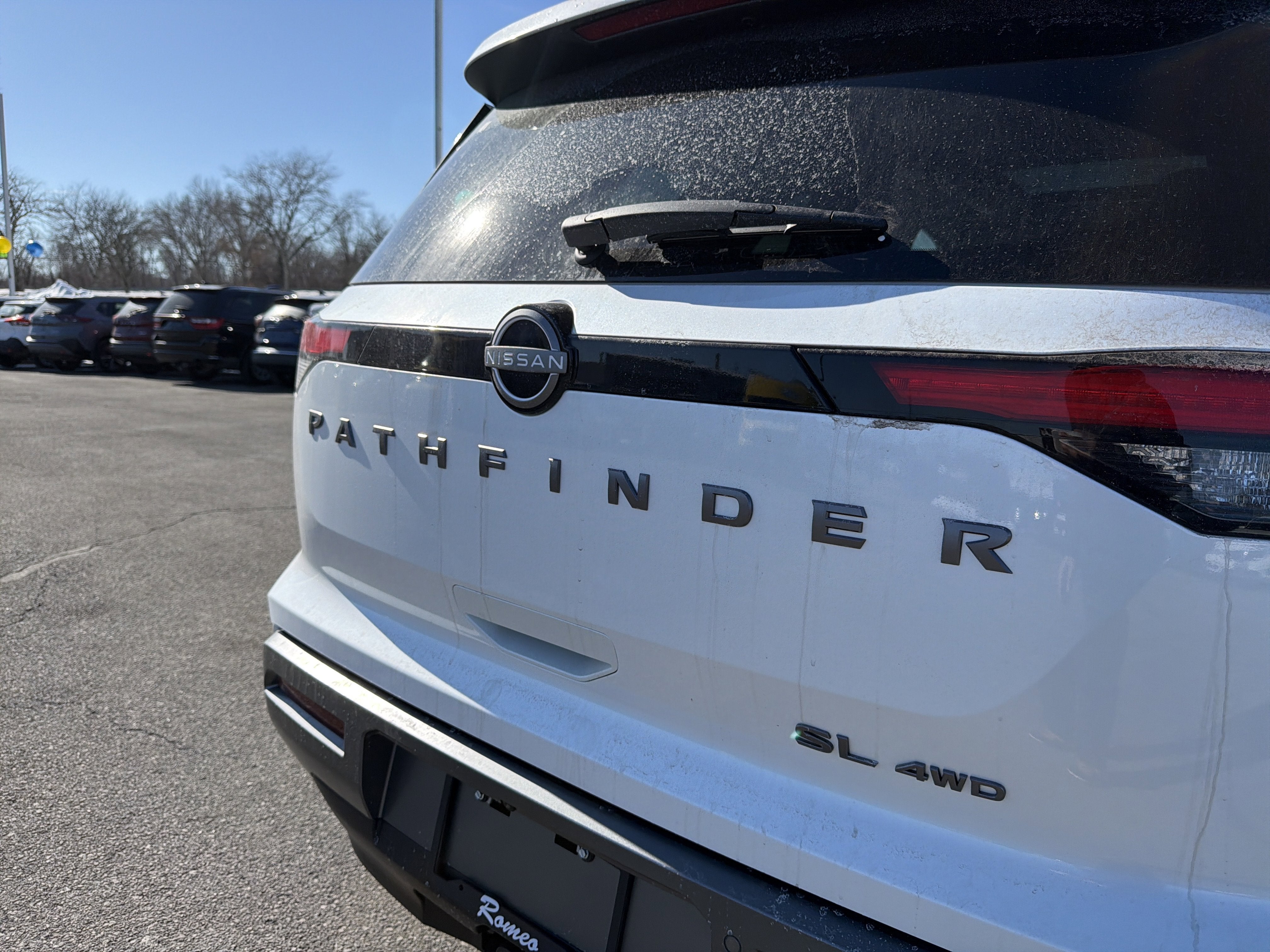 2026 Nissan Pathfinder SL