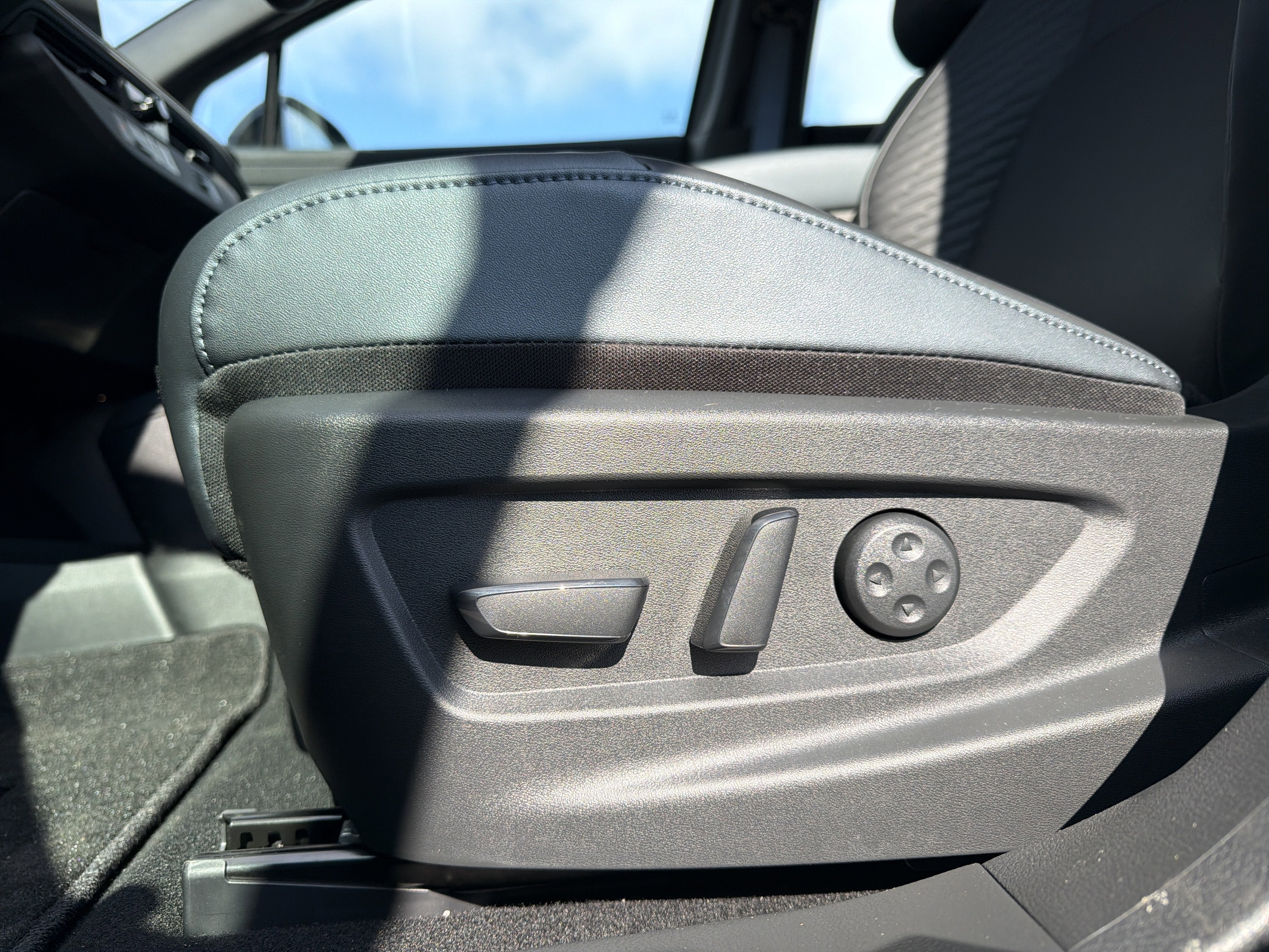 2026 Nissan LEAF PLATINUM+