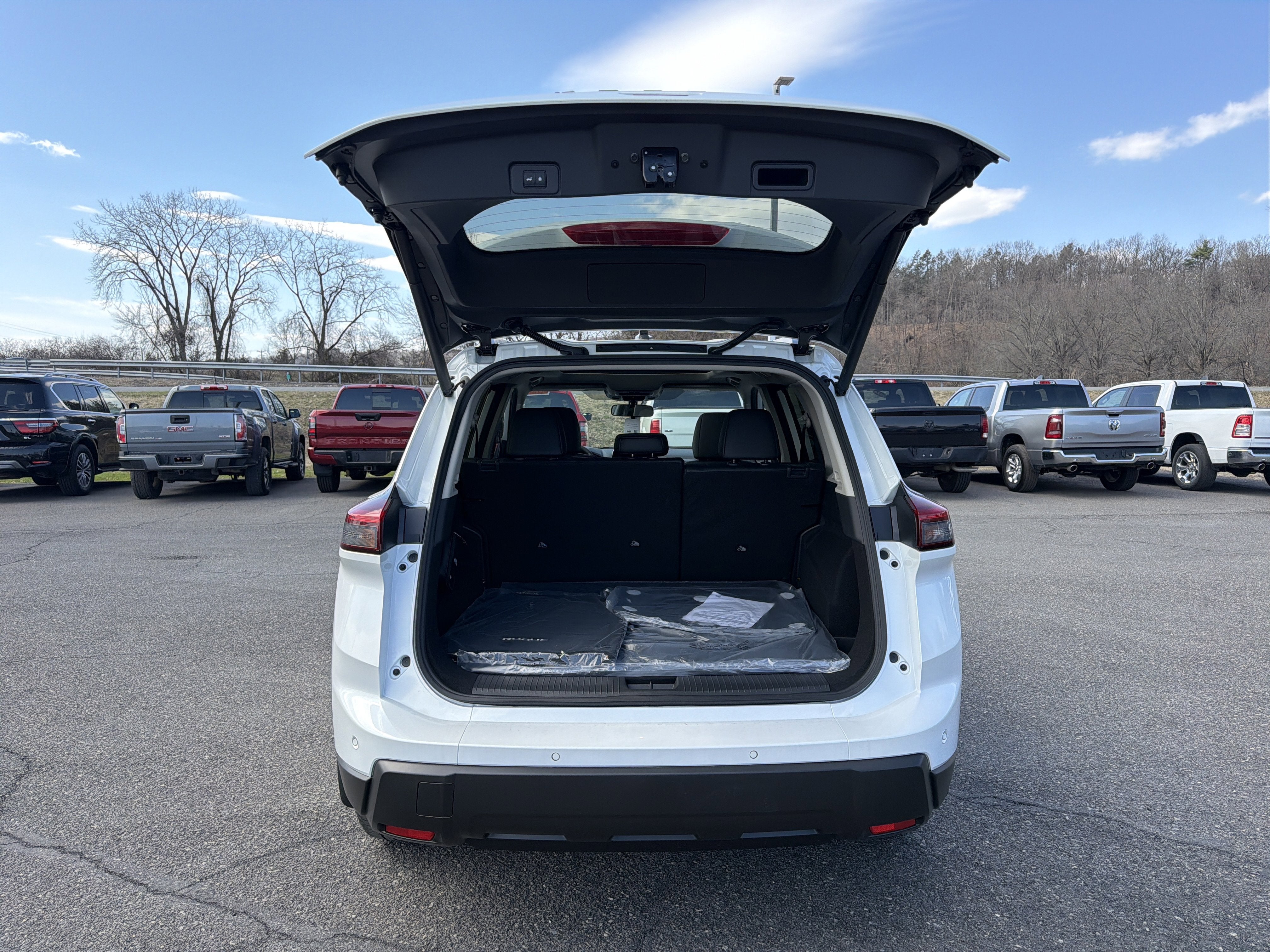 2026 Nissan Rogue Dark Armor