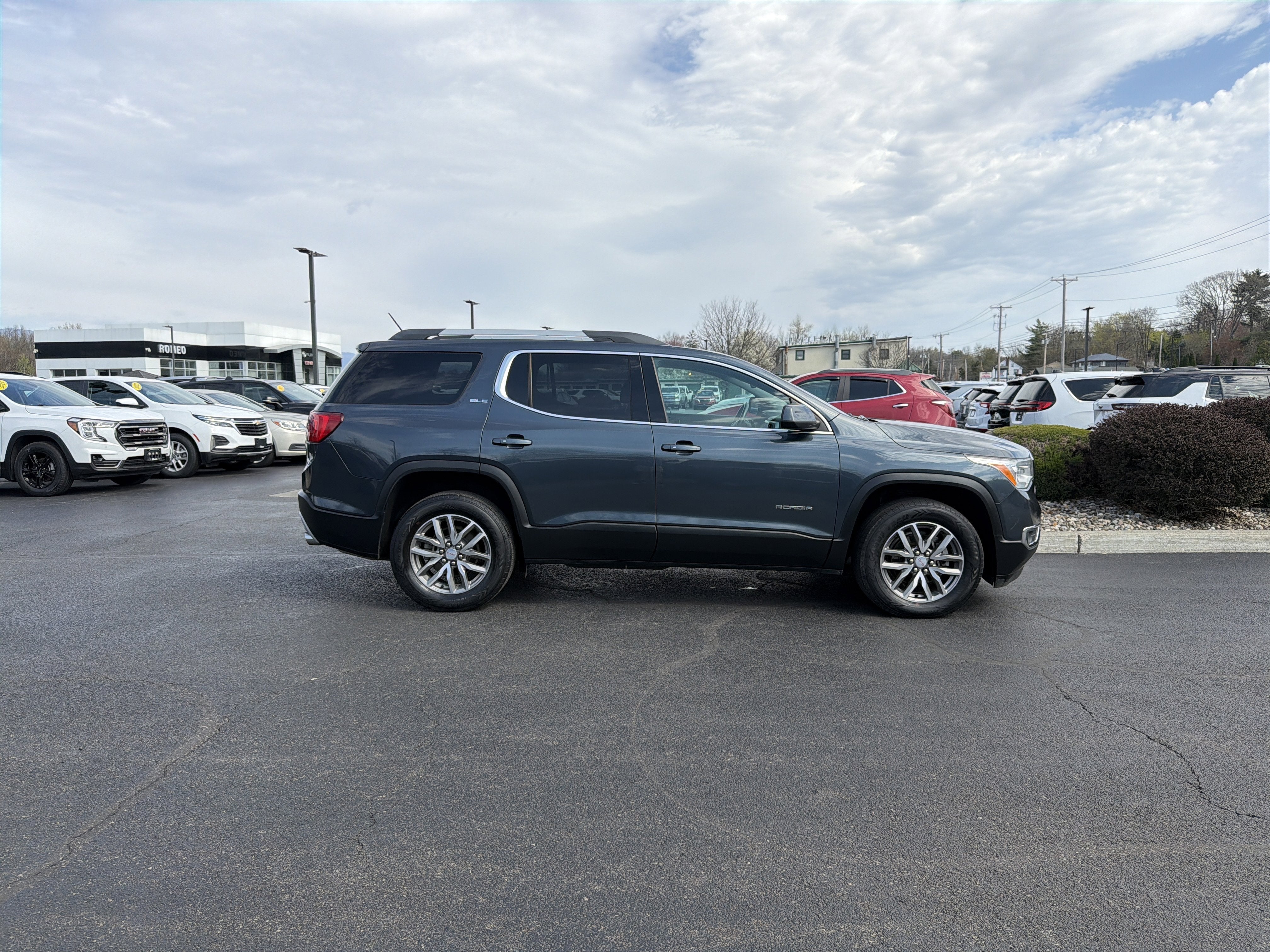 2019 GMC Acadia SLE-2