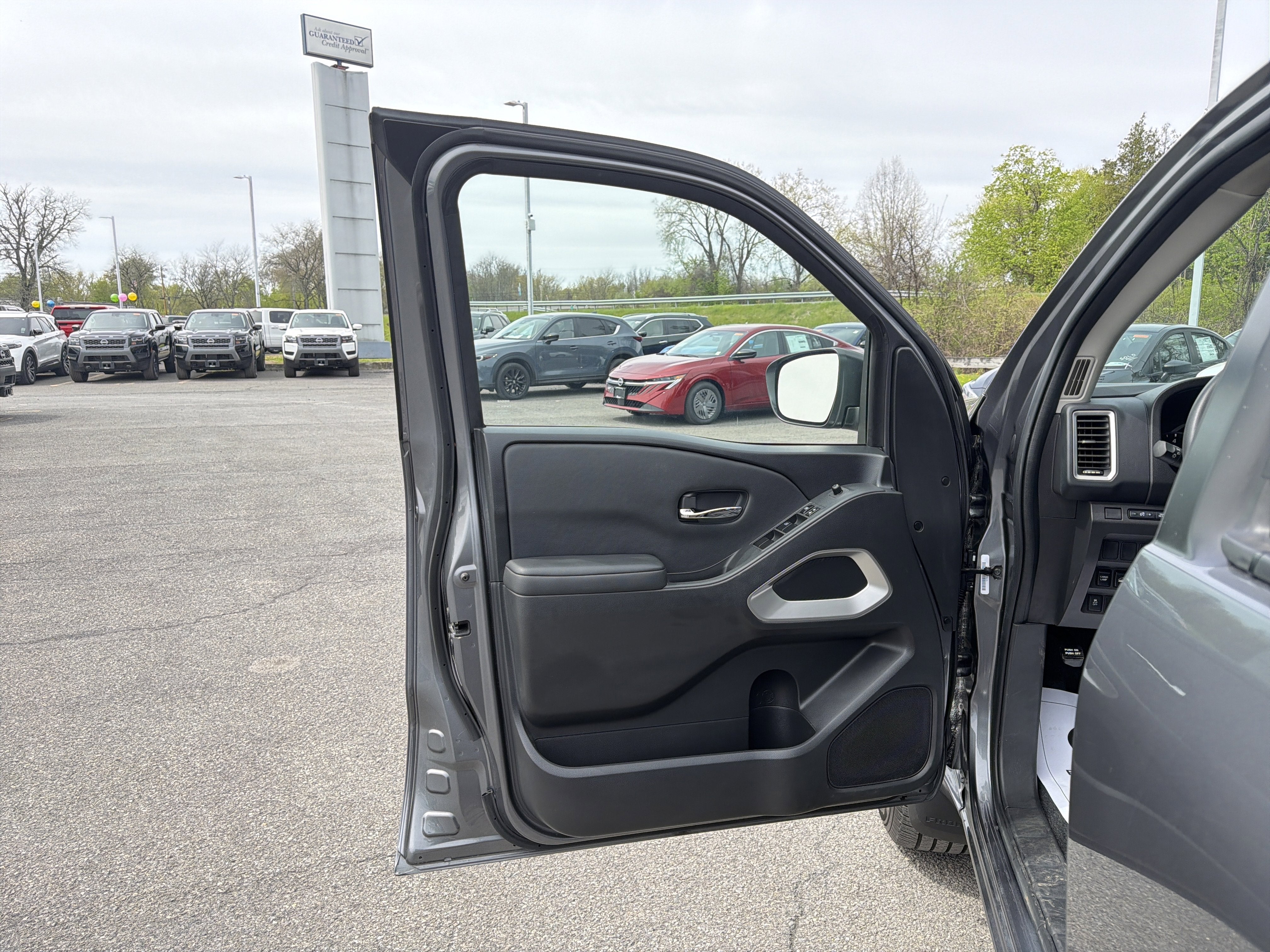 2024 Nissan Frontier SV