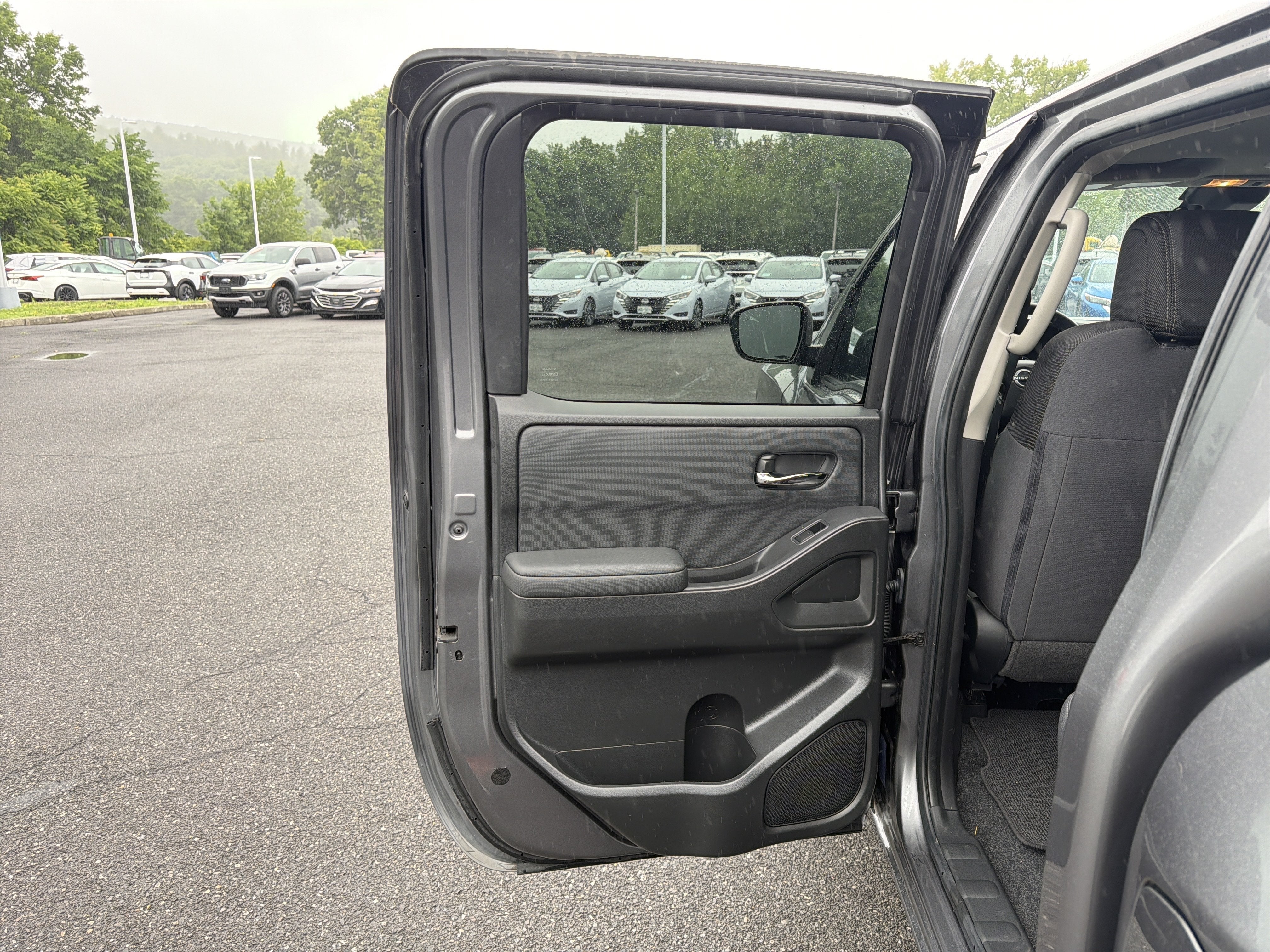 2024 Nissan Frontier SV