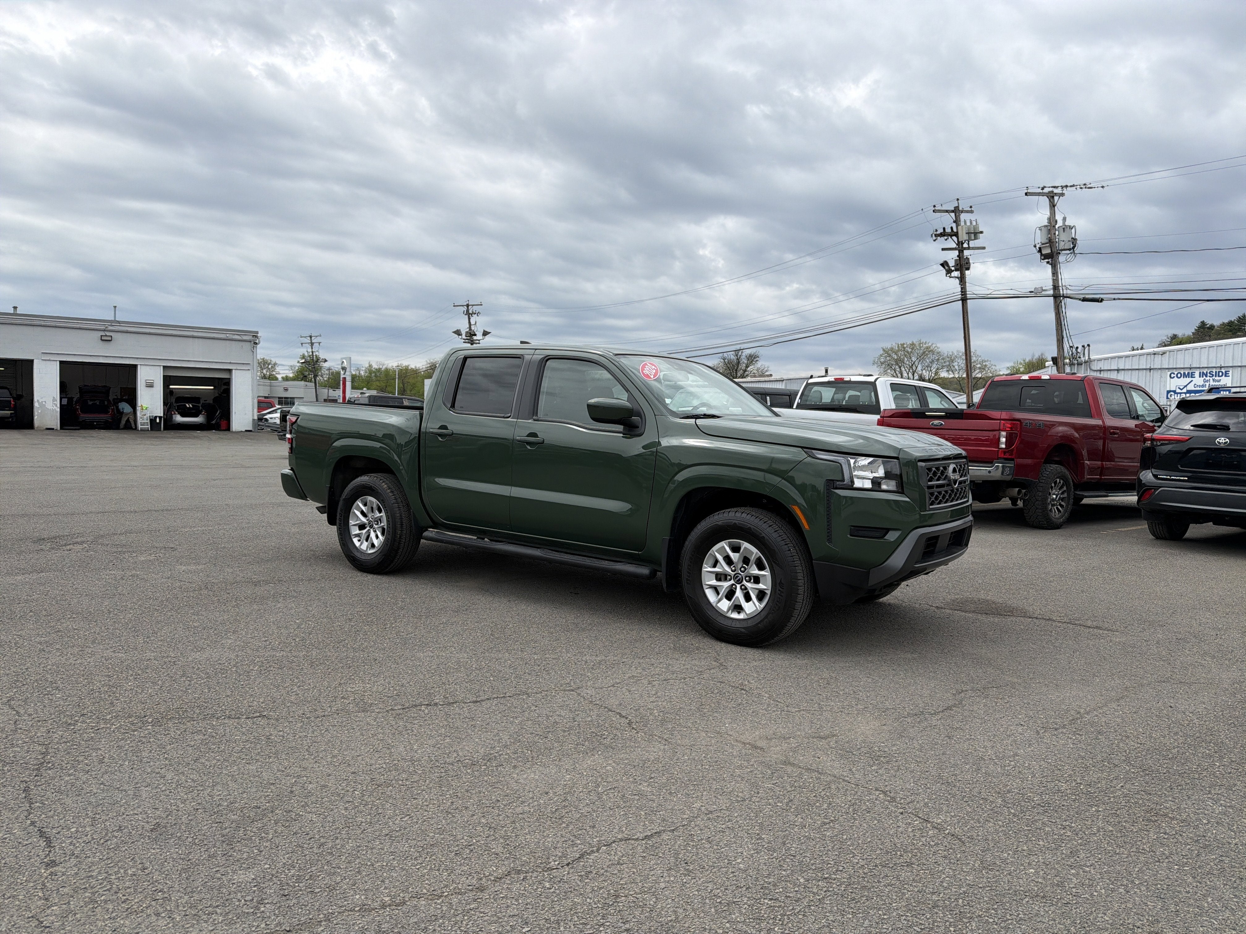 2024 Nissan Frontier SV