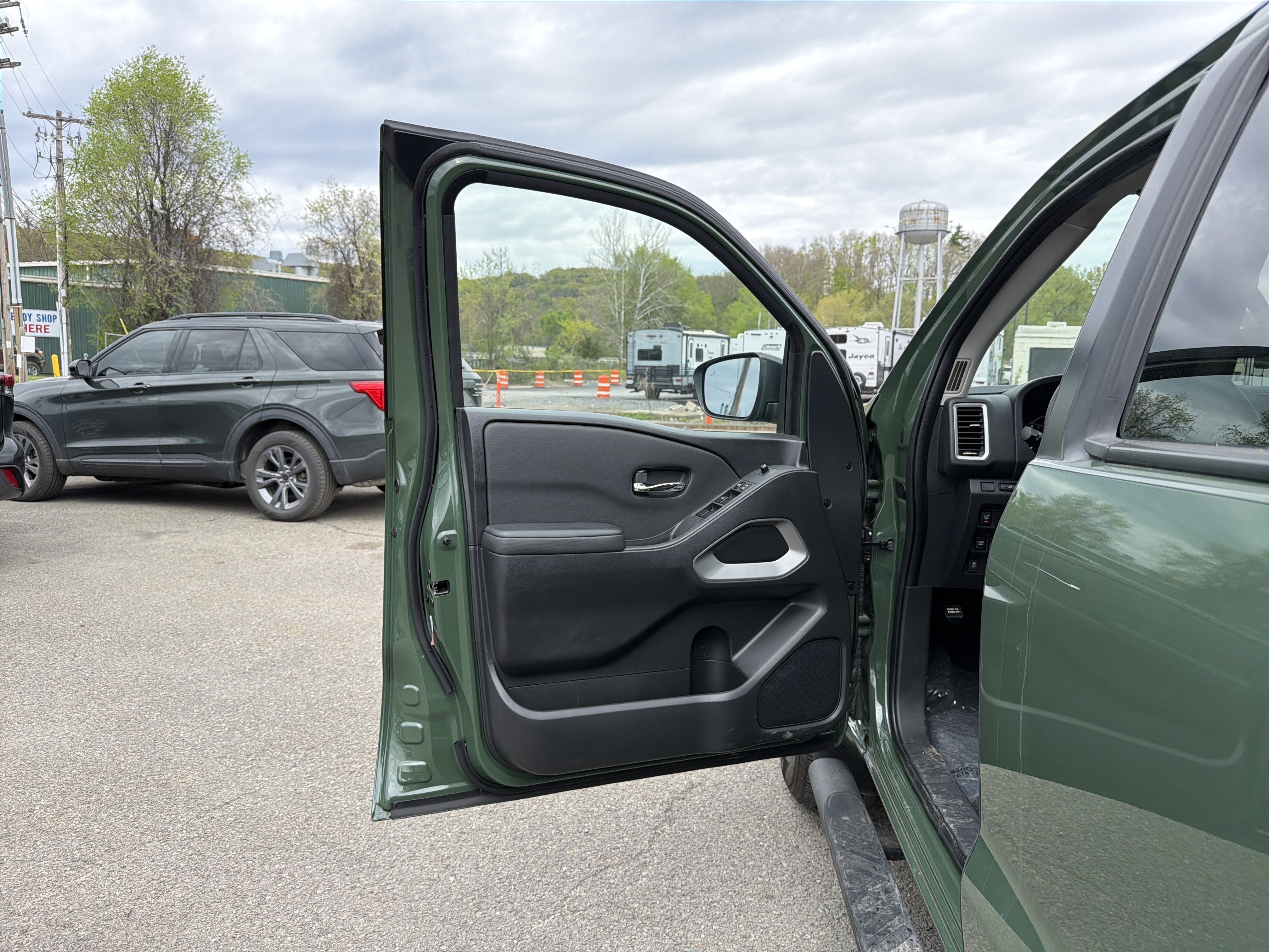 2024 Nissan Frontier SV