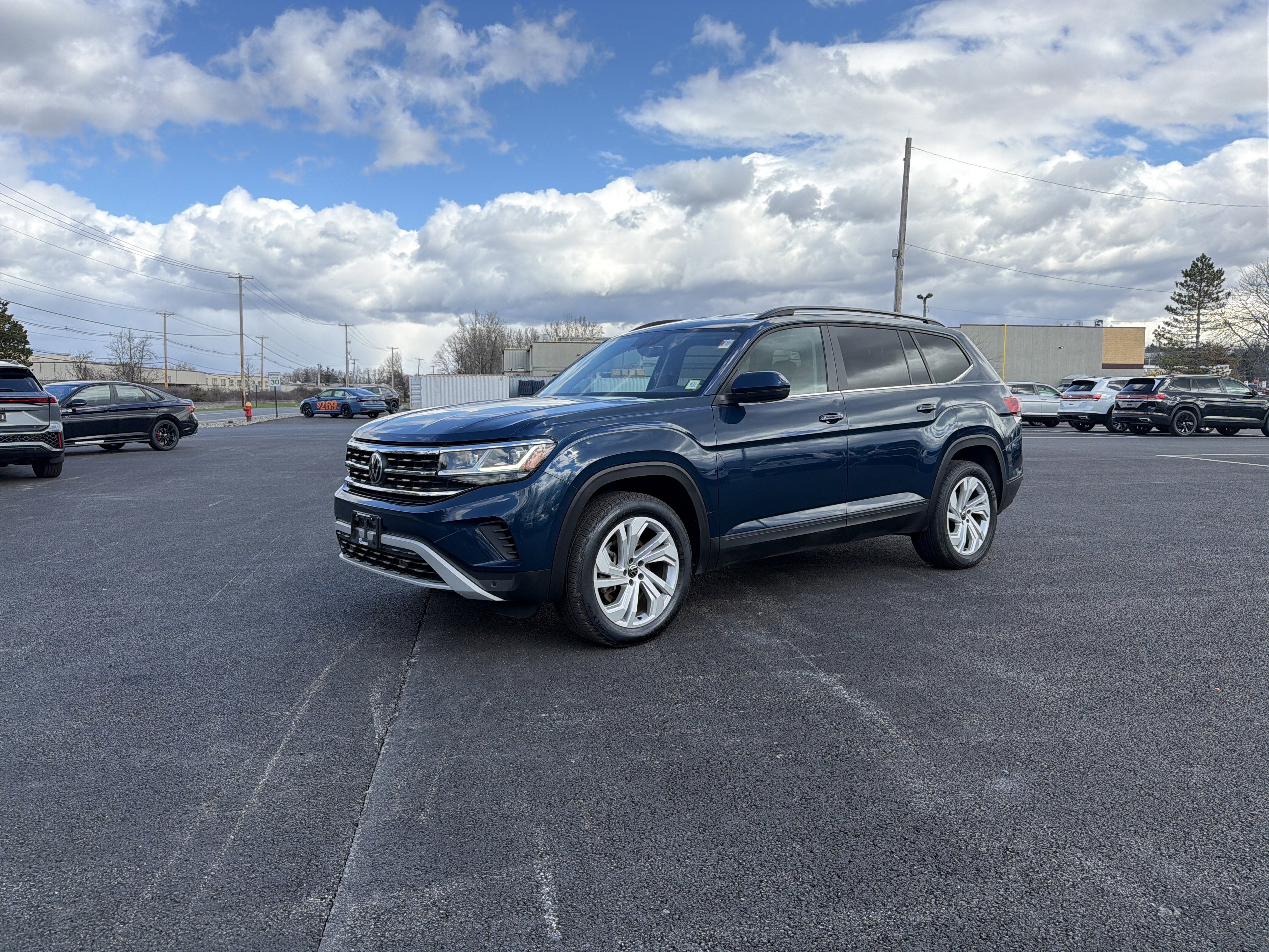 2023 Volkswagen Atlas 3.6L SE w/Tech 4MOTION's photo