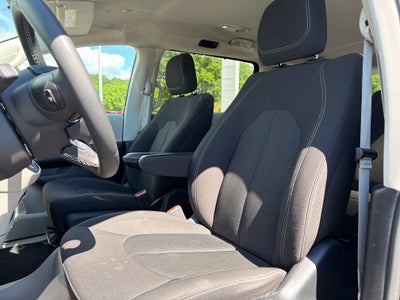 2024 Chrysler Voyager LX