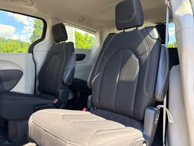 2024 Chrysler Voyager LX