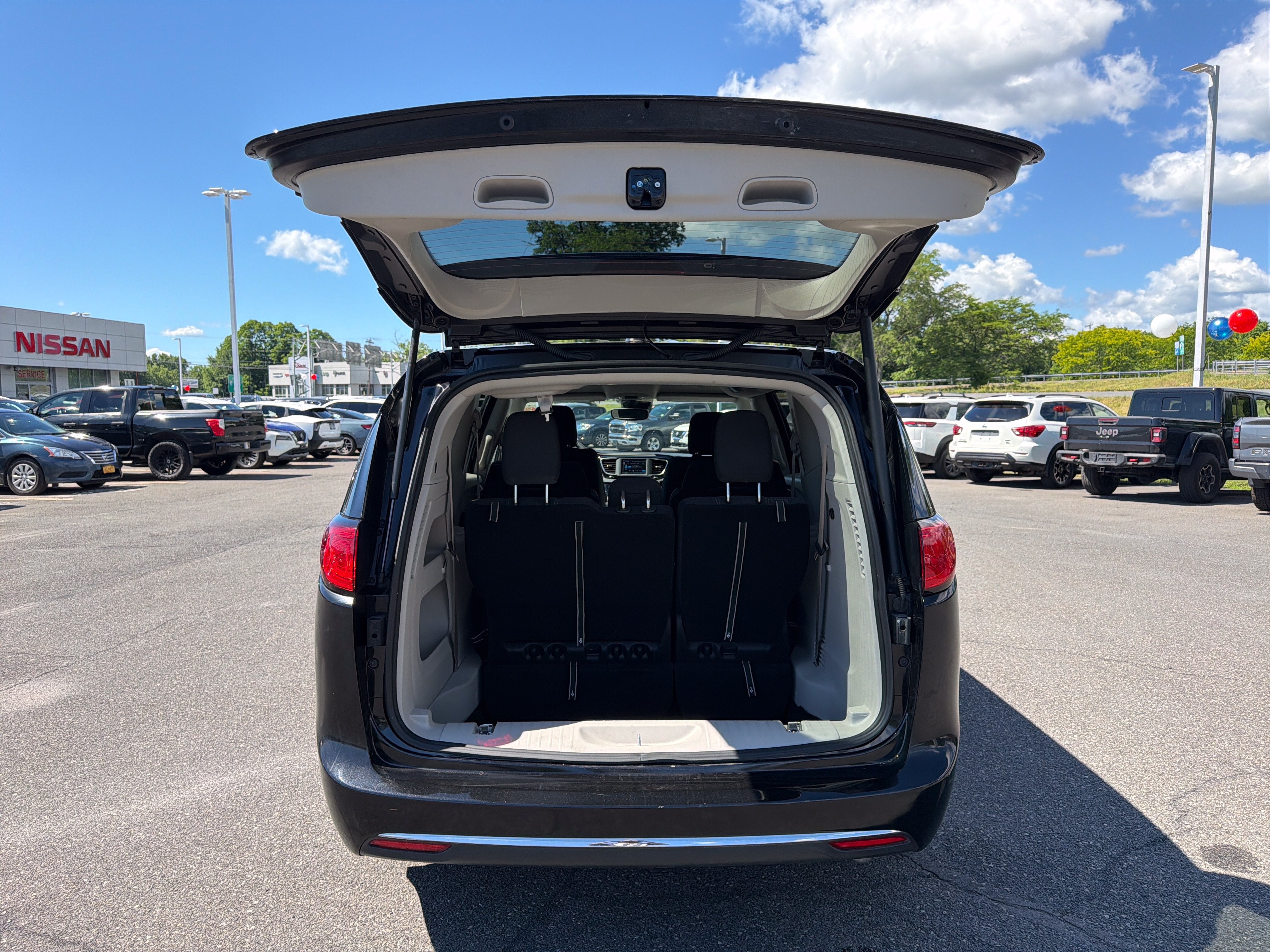 2024 Chrysler Voyager LX