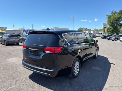 2024 Chrysler Voyager LX