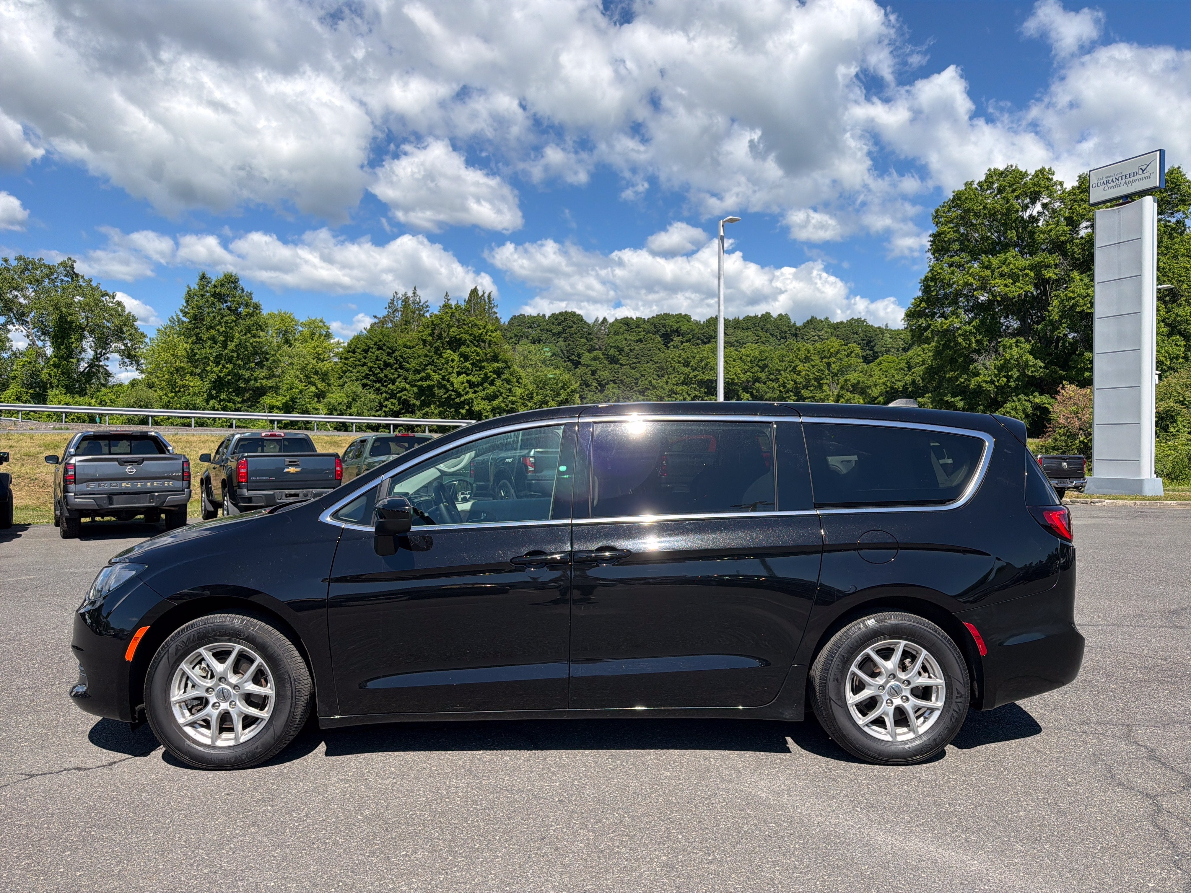 2024 Chrysler Voyager LX
