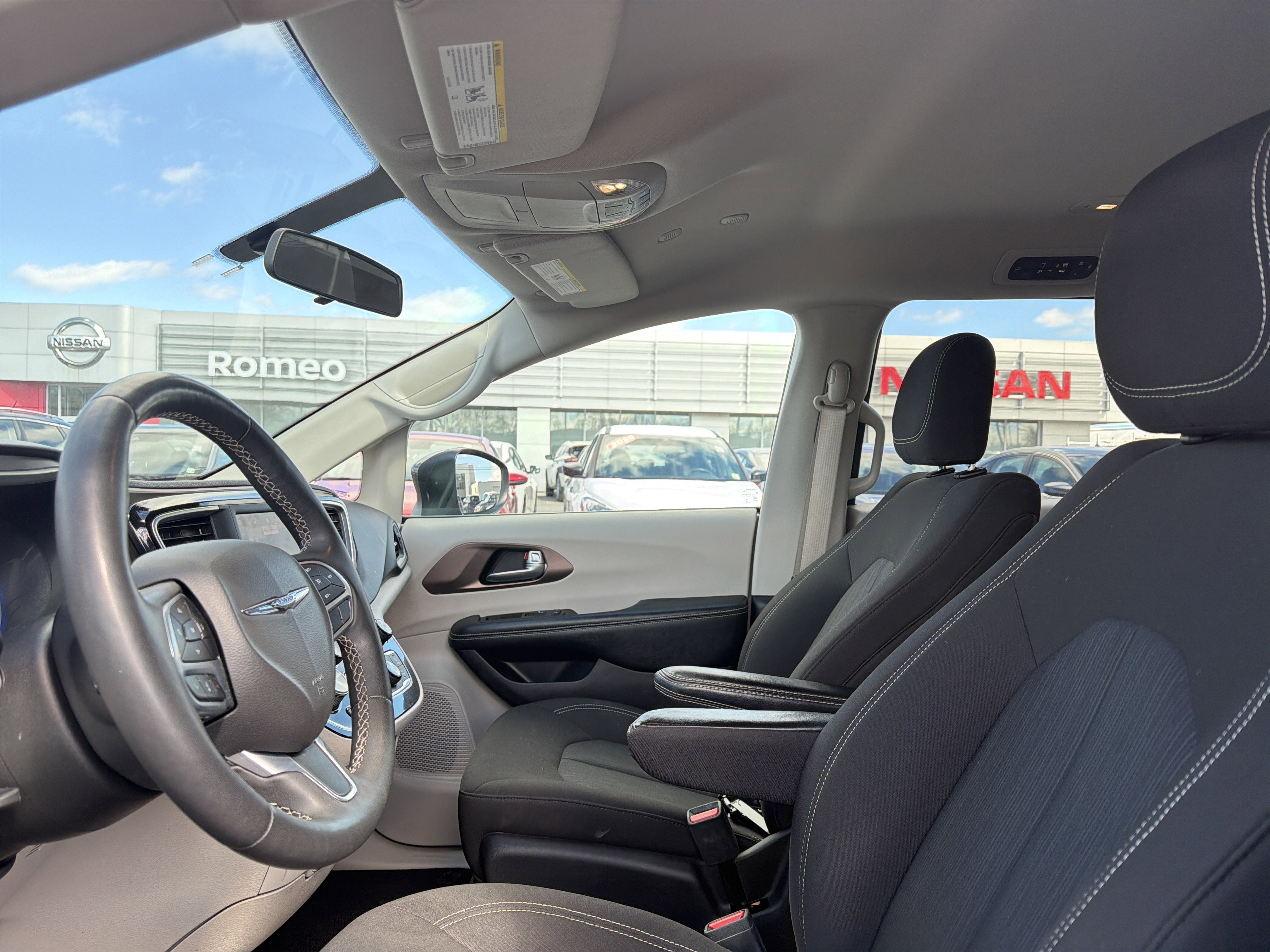 2022 Chrysler Voyager LX