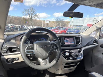 2022 Chrysler Voyager LX