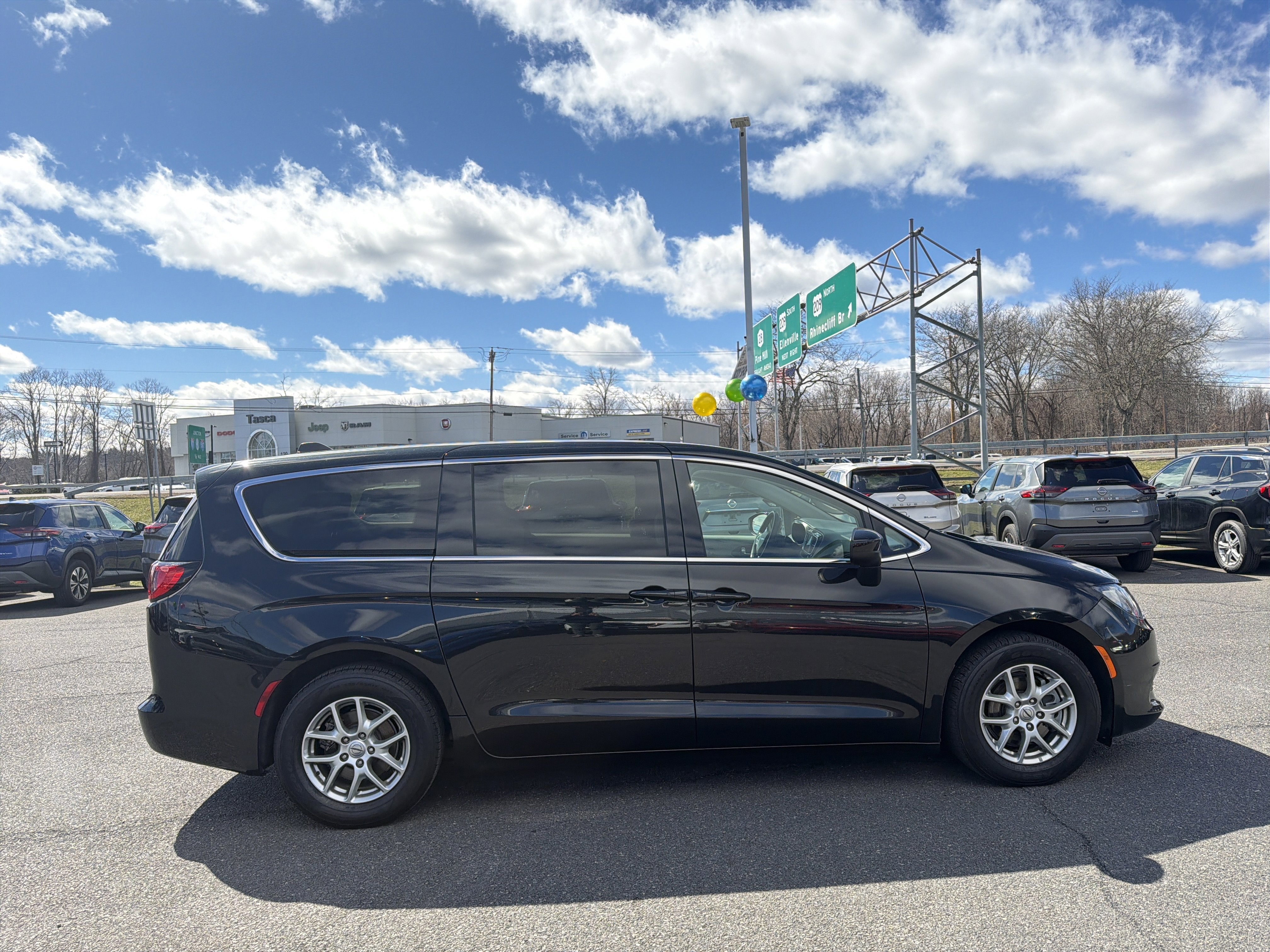 2022 Chrysler Voyager LX