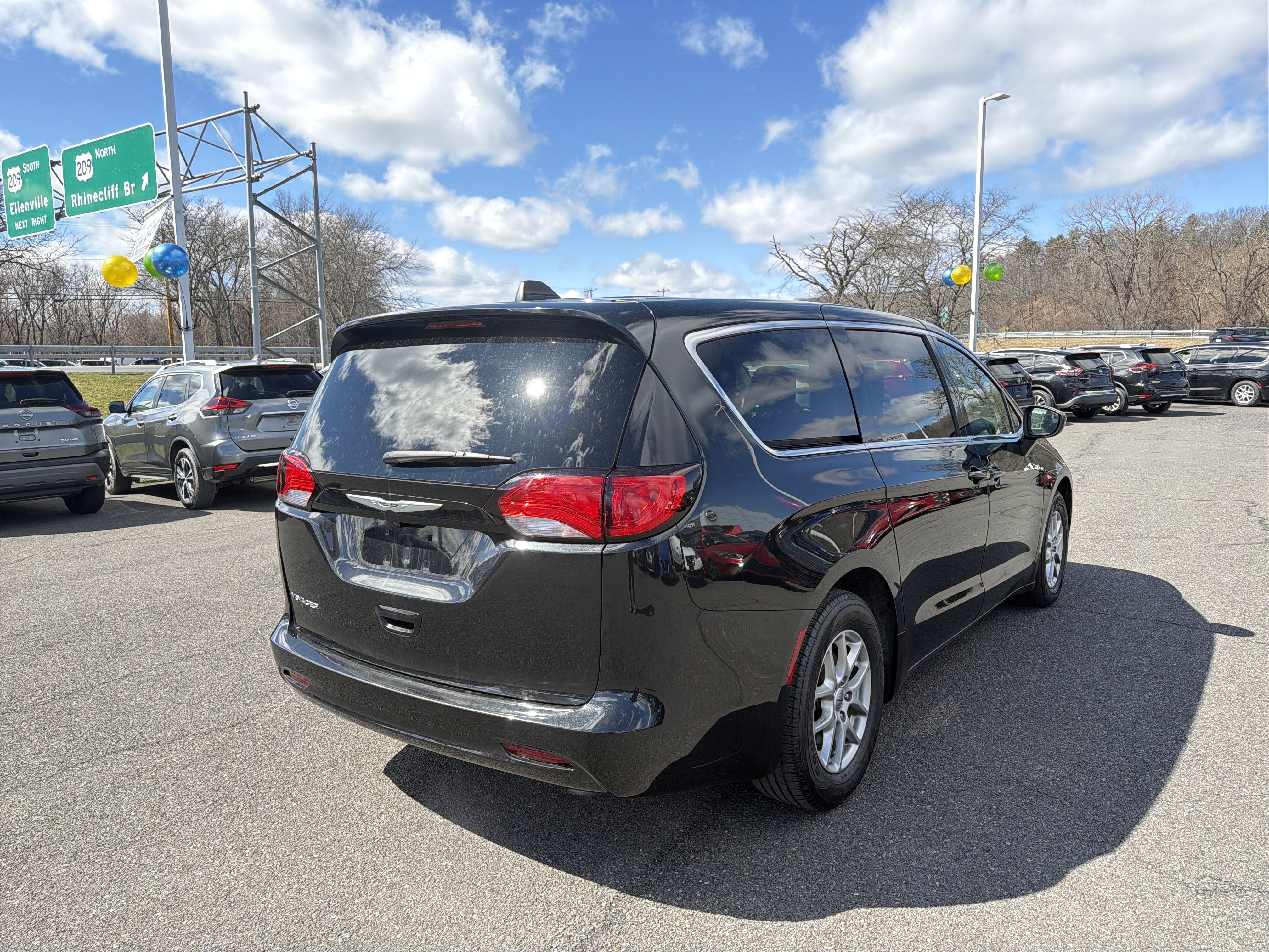 2022 Chrysler Voyager LX