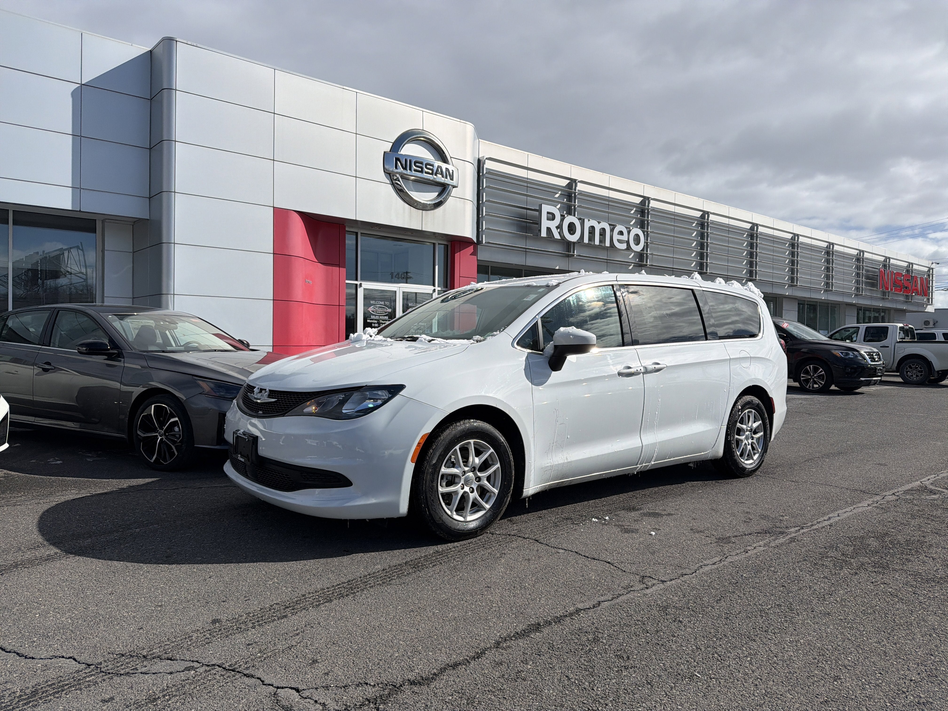 2023 Chrysler Voyager LX