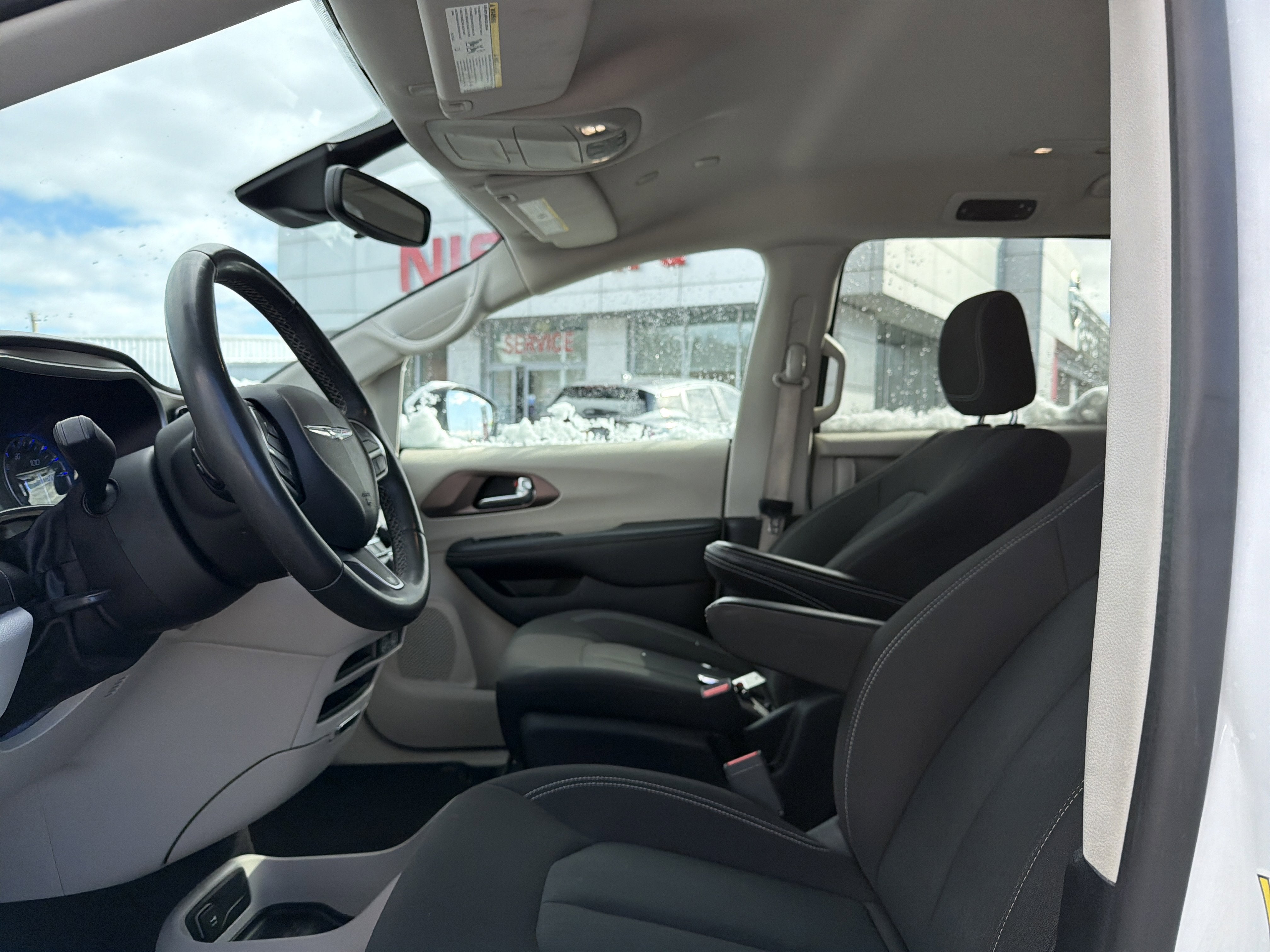 2023 Chrysler Voyager LX