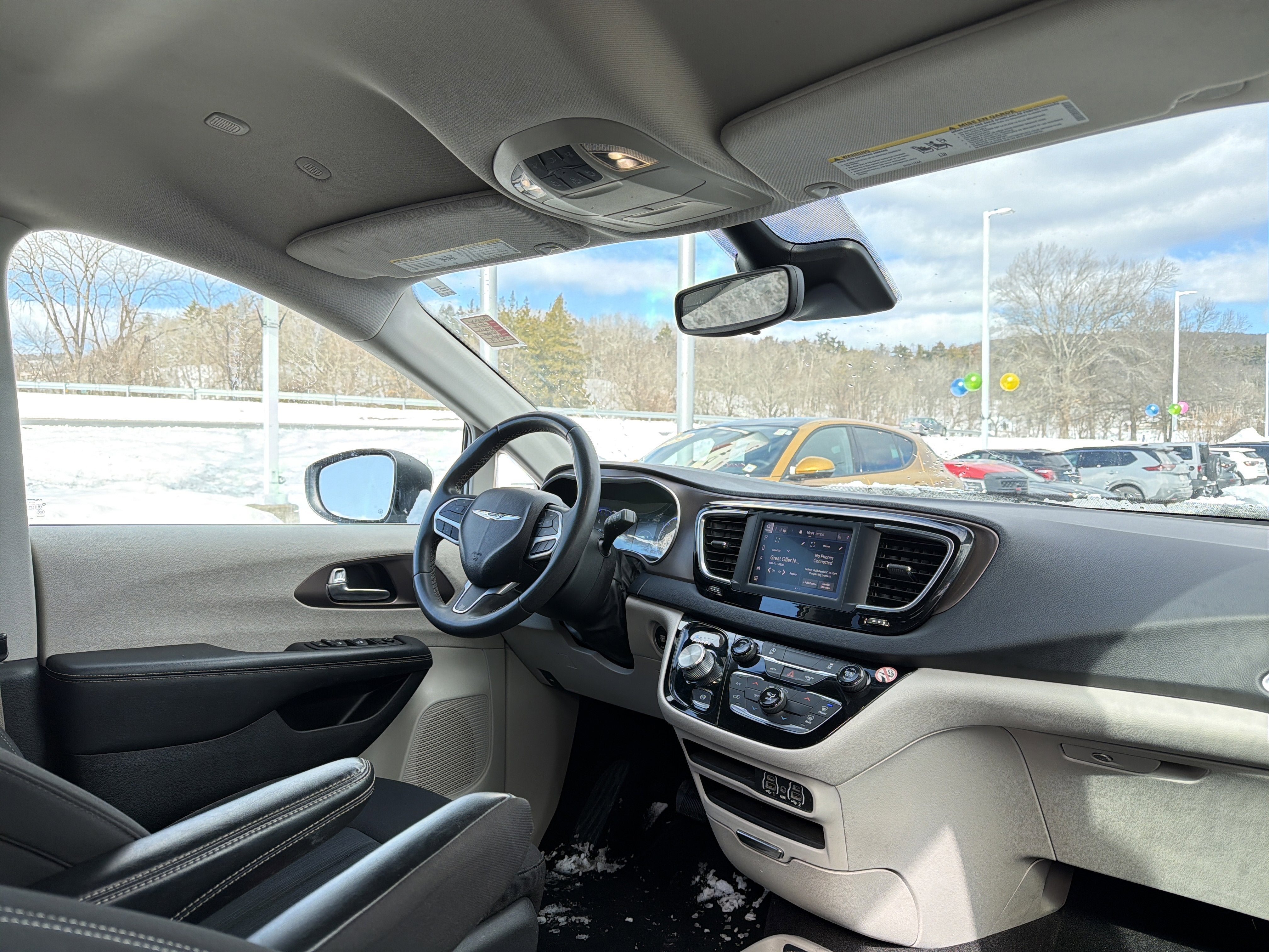 2023 Chrysler Voyager LX