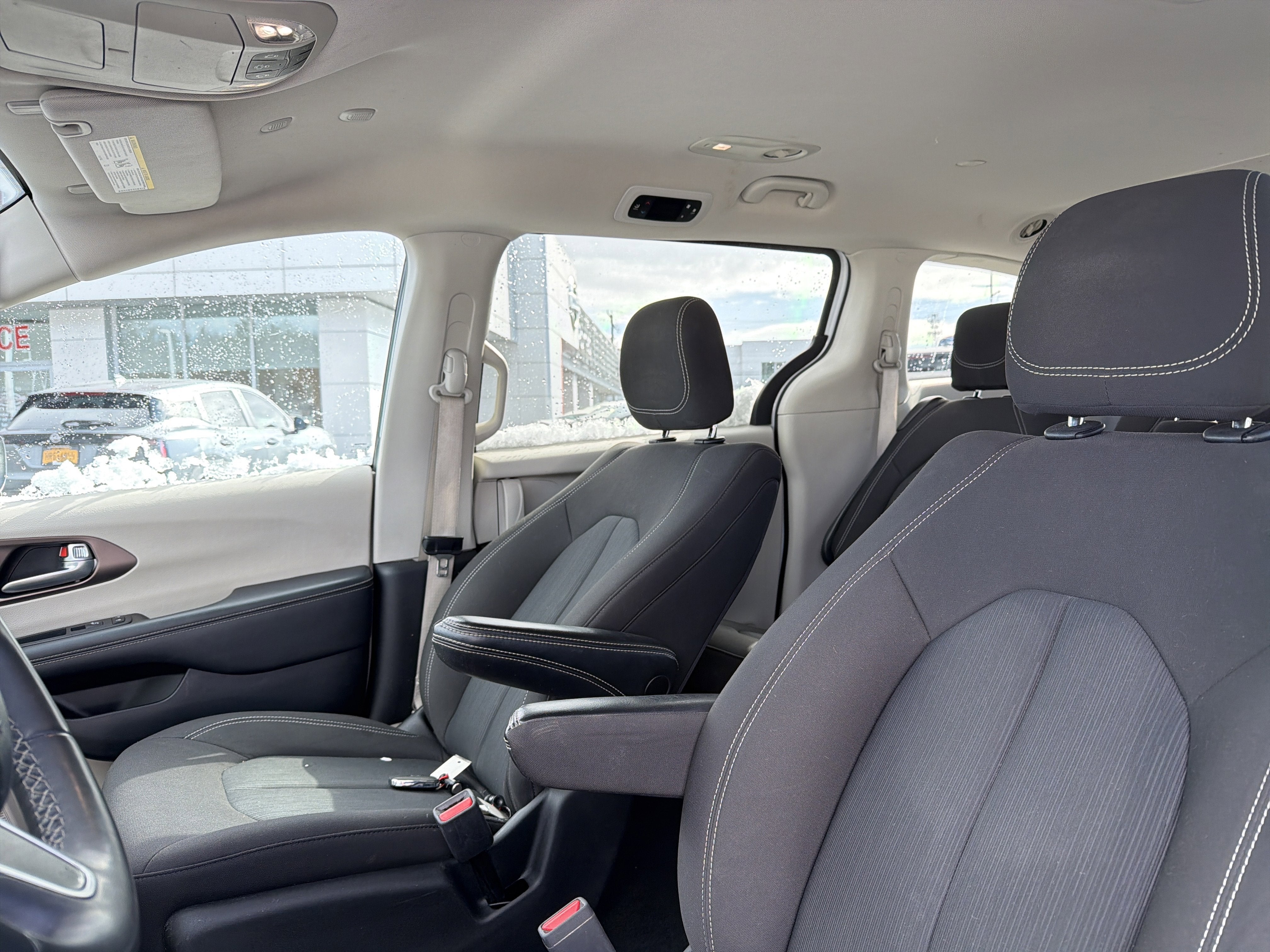 2023 Chrysler Voyager LX