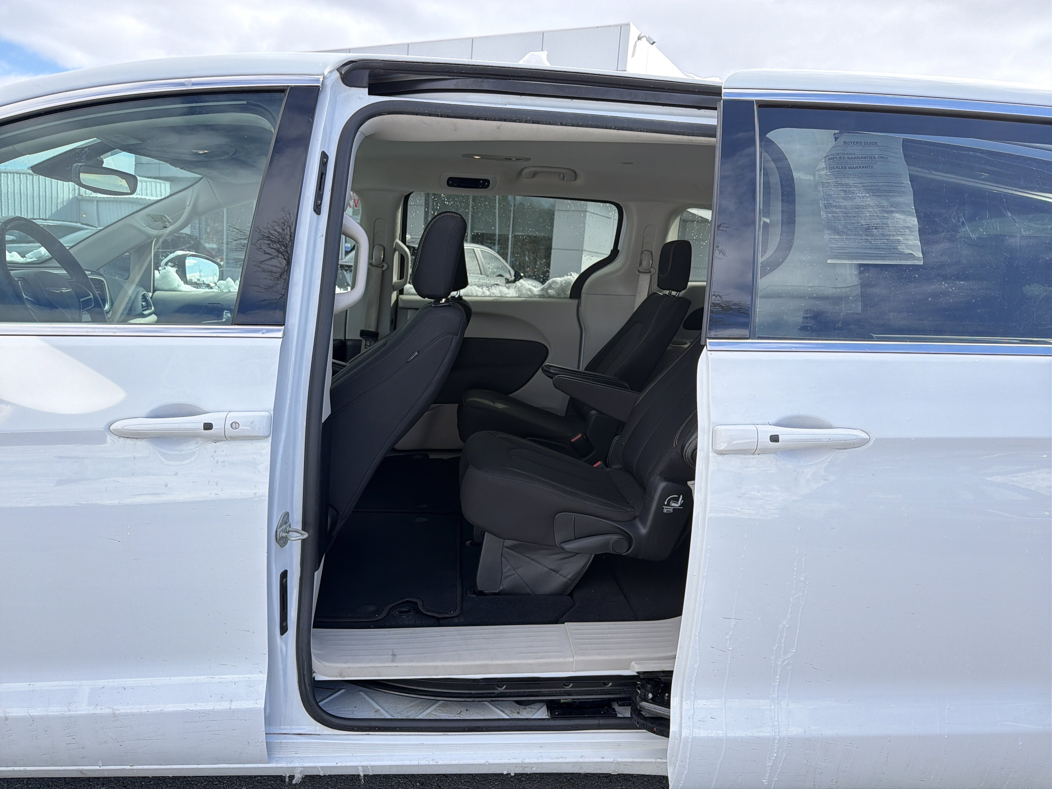 2023 Chrysler Voyager LX