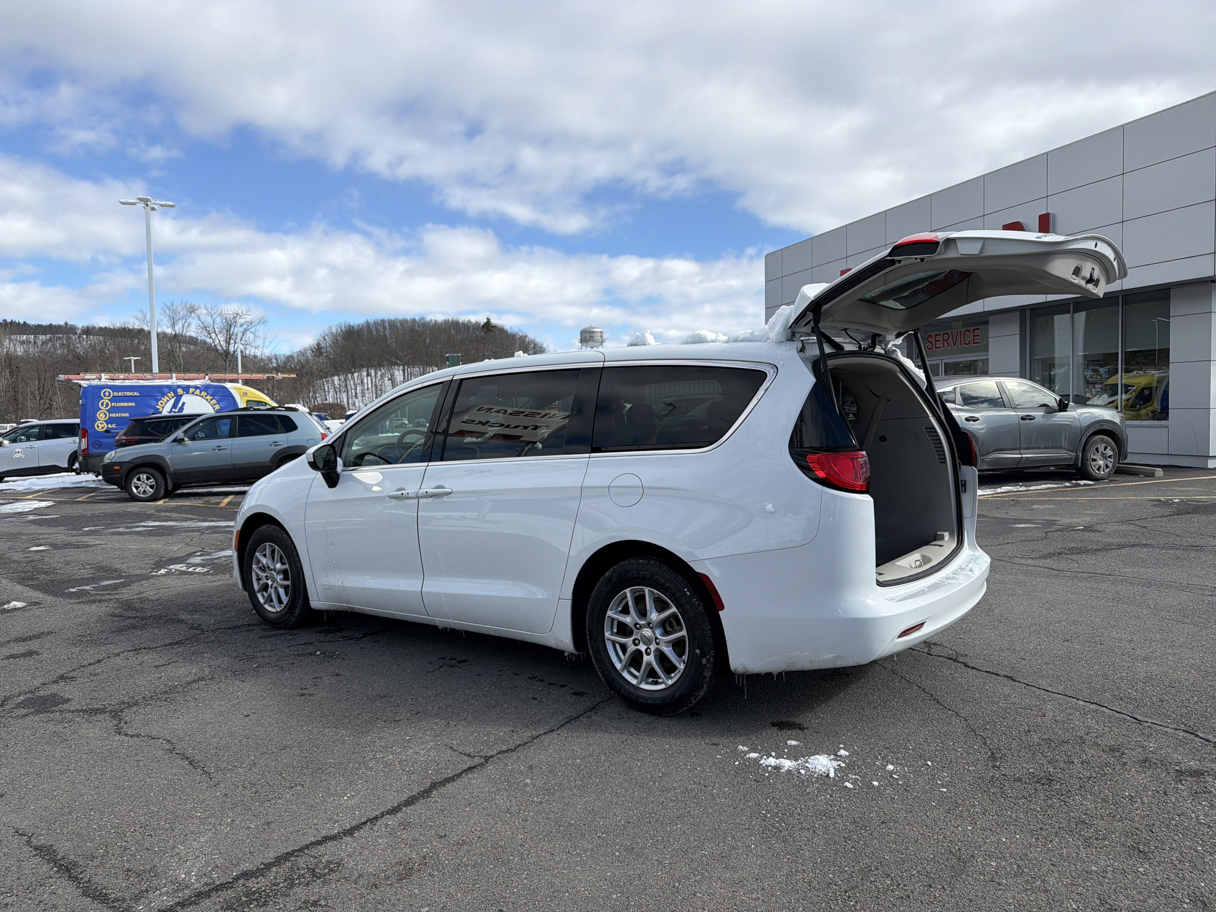 2023 Chrysler Voyager LX