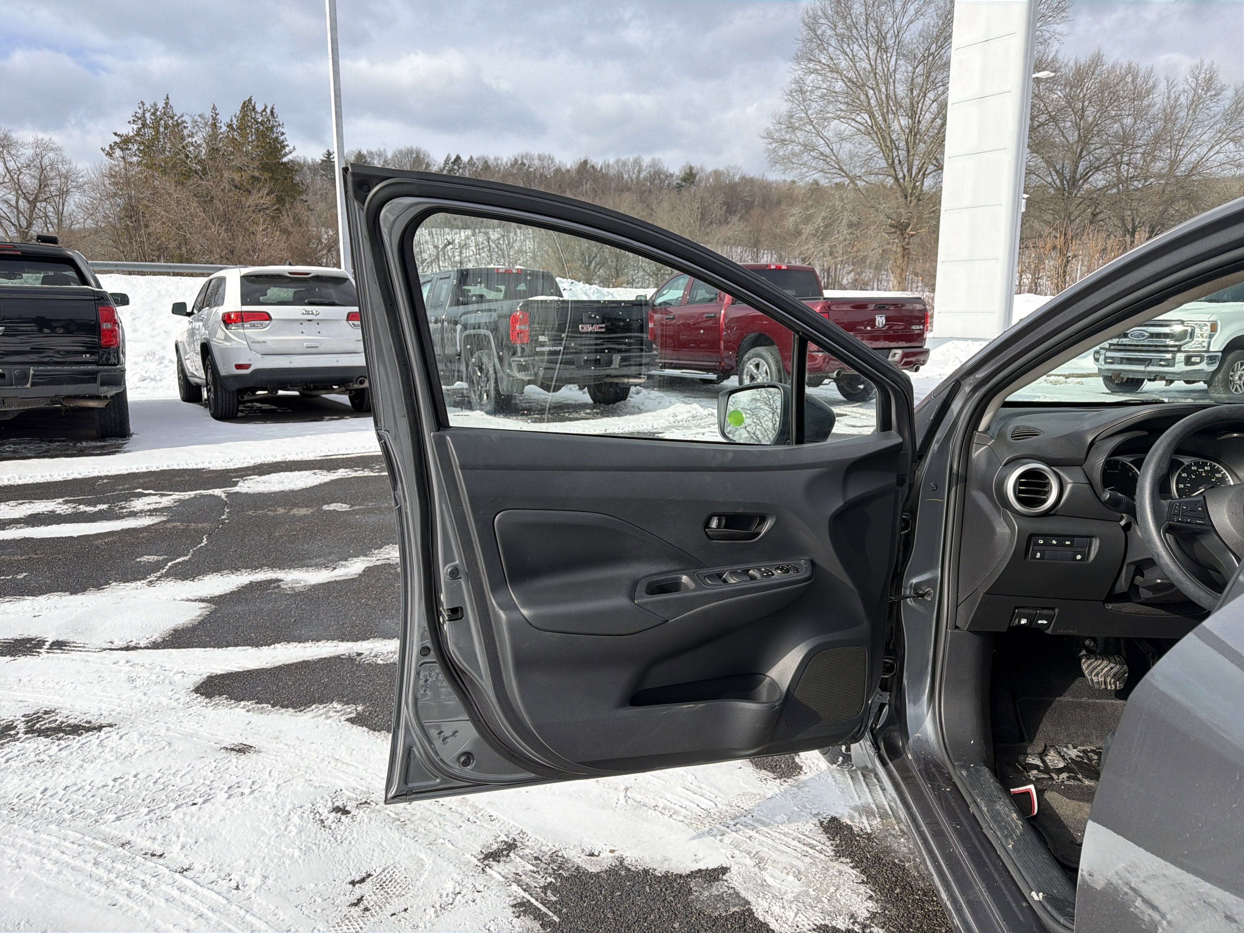 2024 Nissan Versa 1.6 S