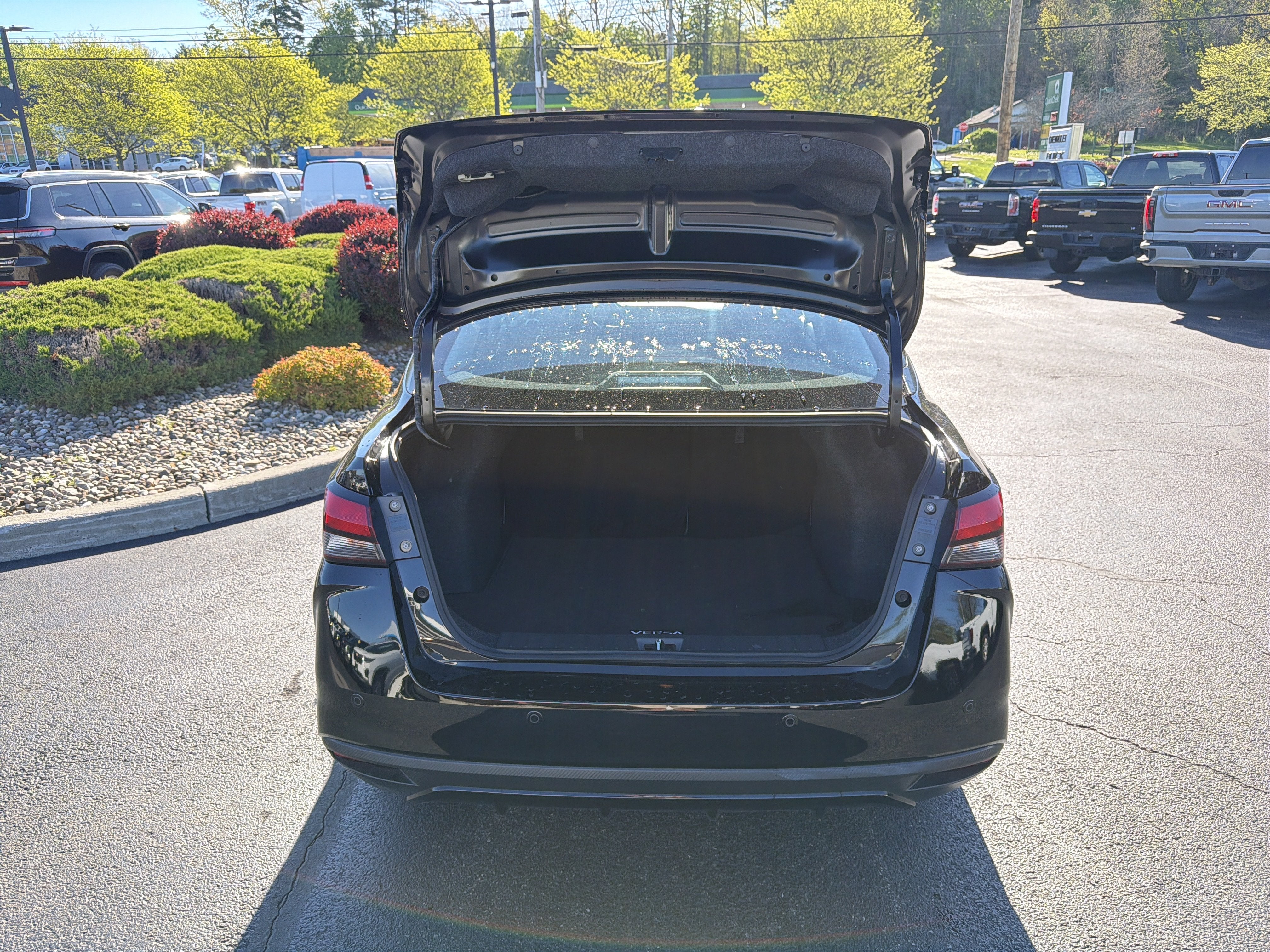 2025 Nissan Versa 1.6 SR