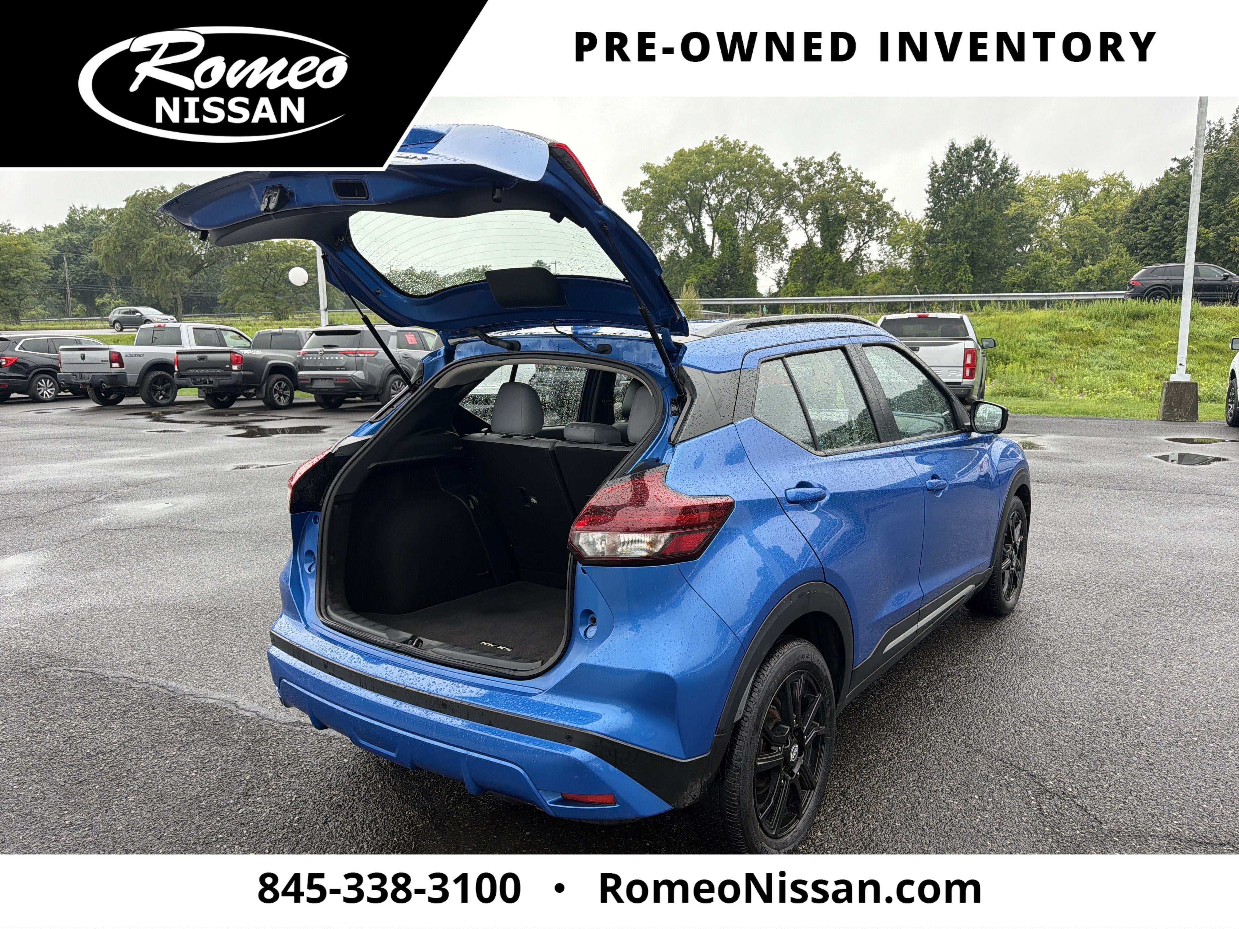 2023 Nissan Kicks SR