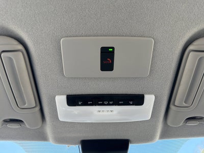 2022 Nissan Kicks SR