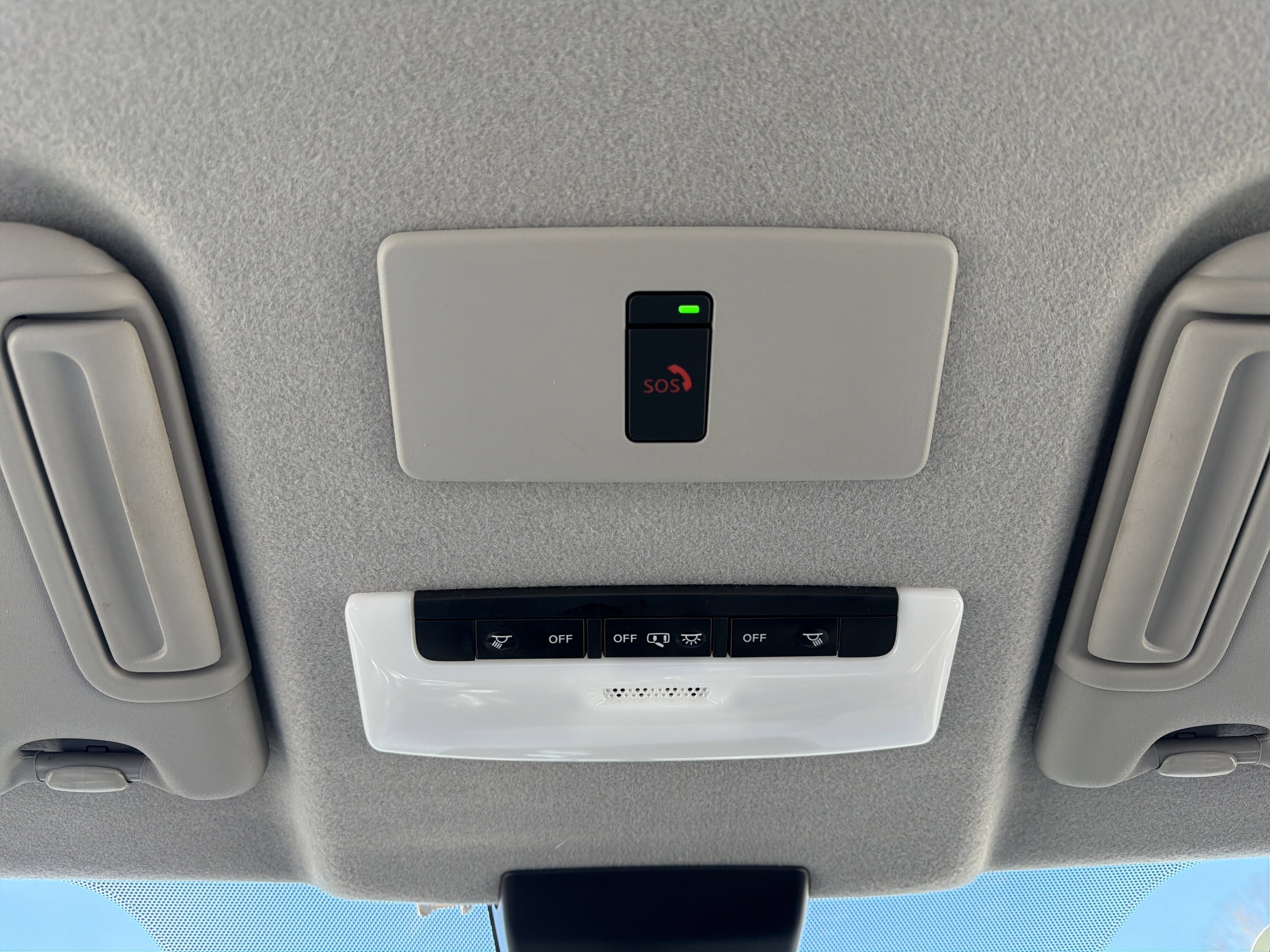 2022 Nissan Kicks SR