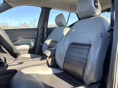 2022 Nissan Kicks SR