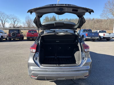 2022 Nissan Kicks SR