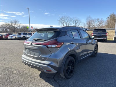 2022 Nissan Kicks SR