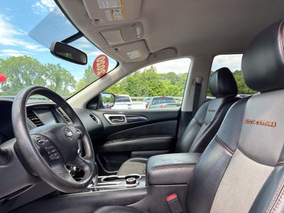 2020 Nissan Pathfinder SV
