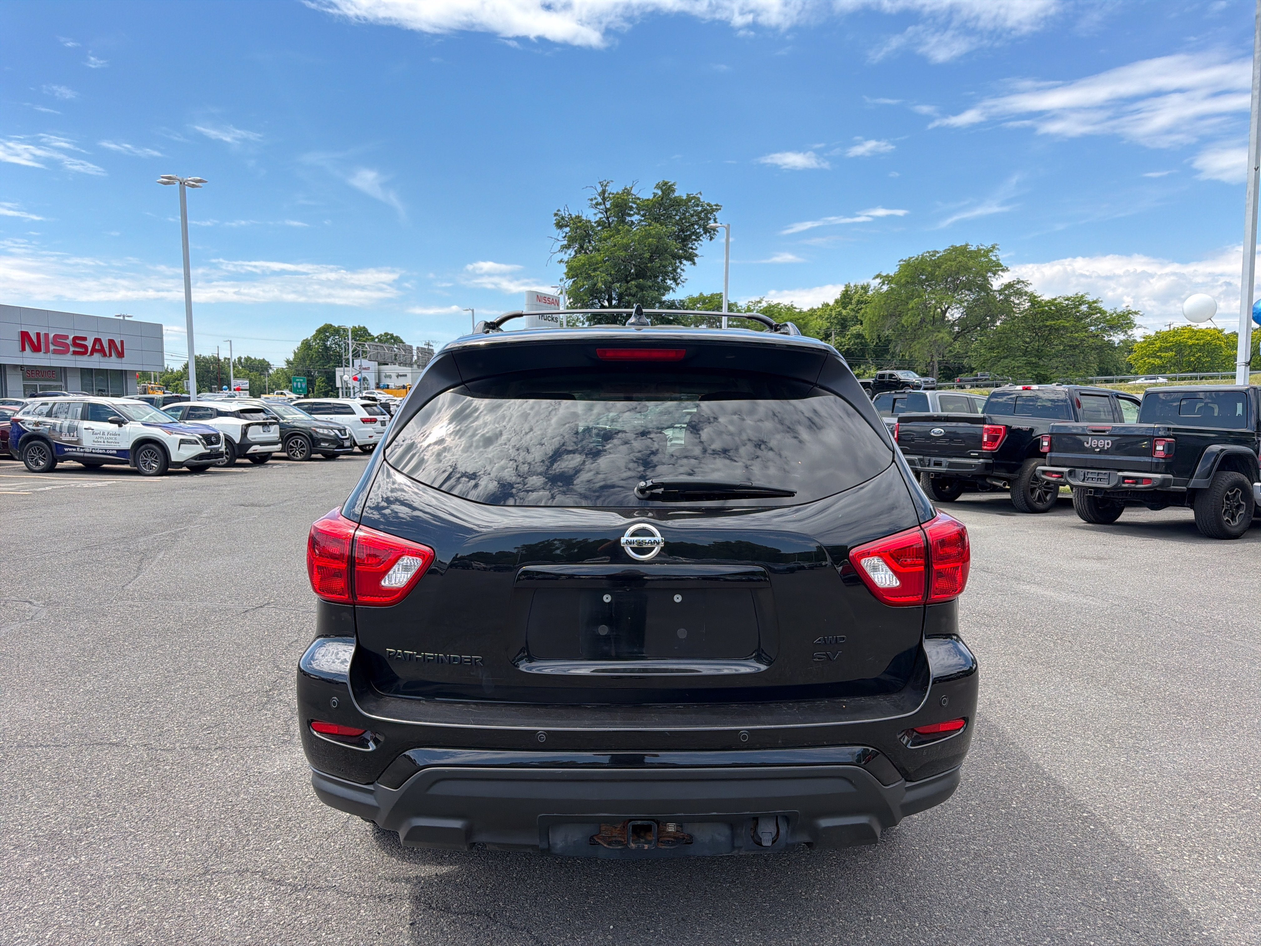 2020 Nissan Pathfinder SV