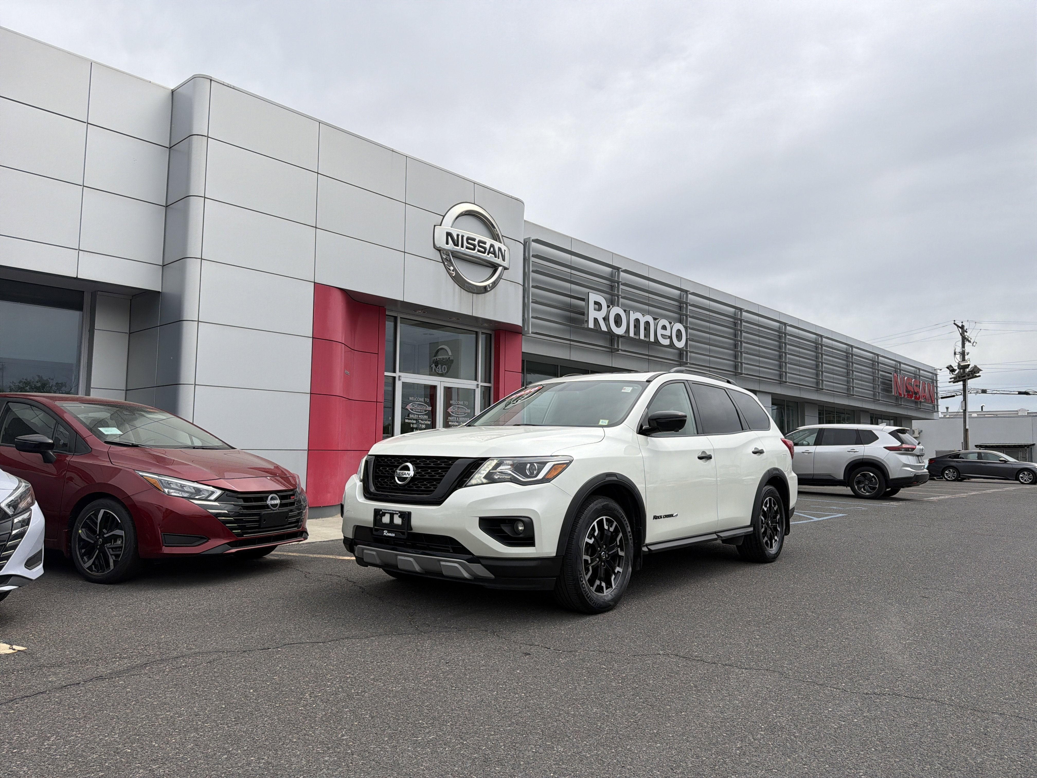 2020 Nissan Pathfinder SL