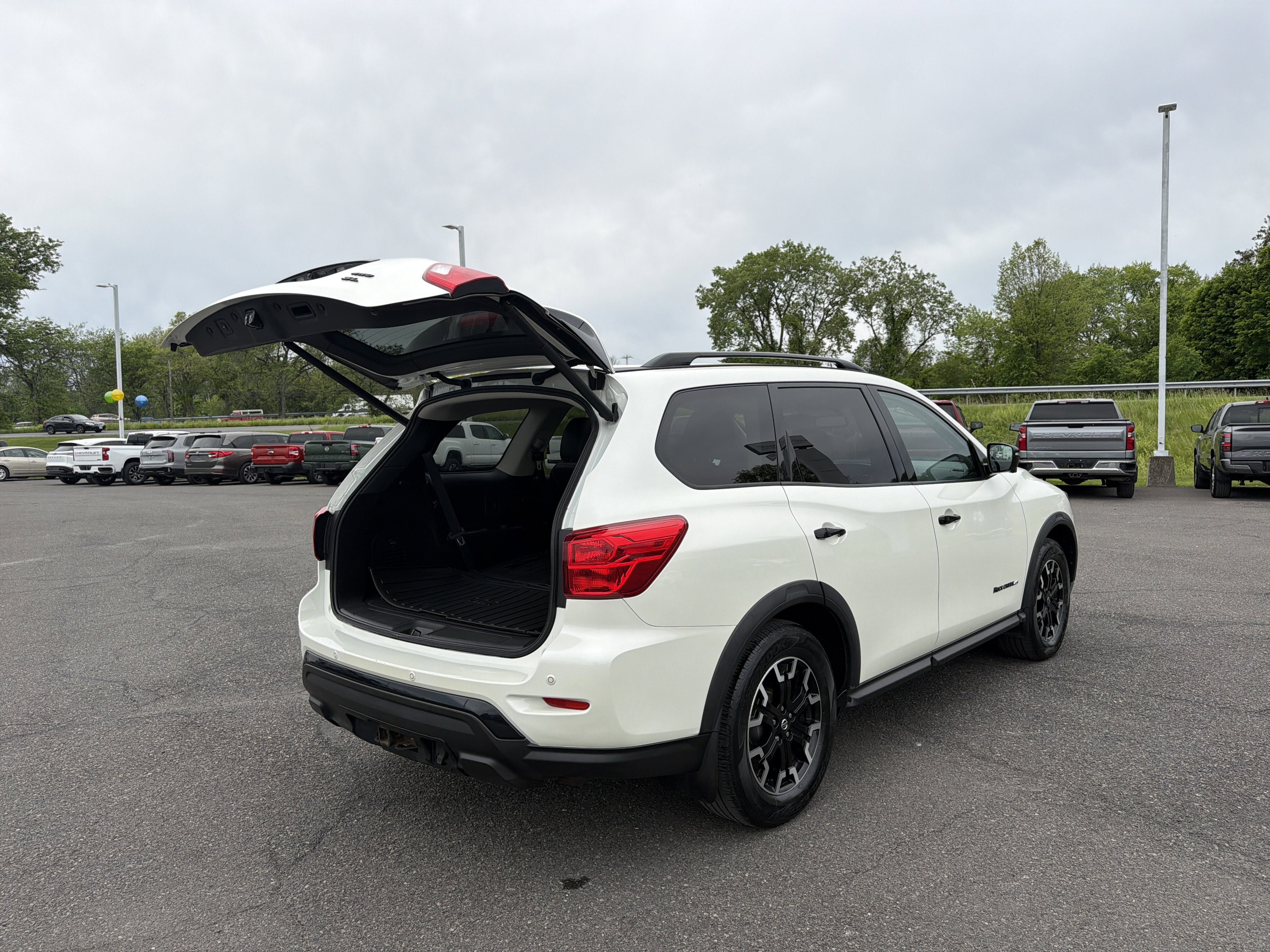 2020 Nissan Pathfinder SL