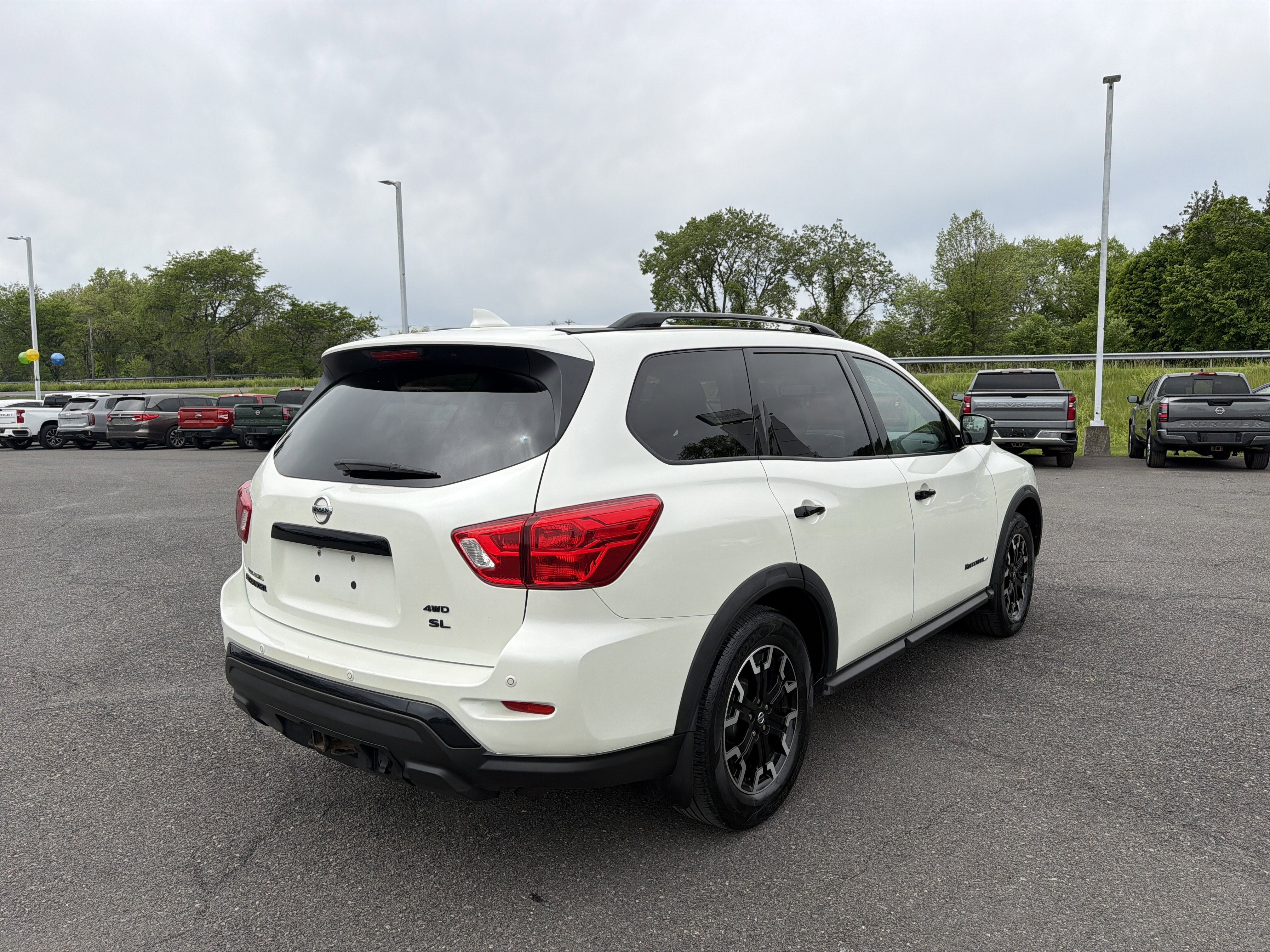 2020 Nissan Pathfinder SL