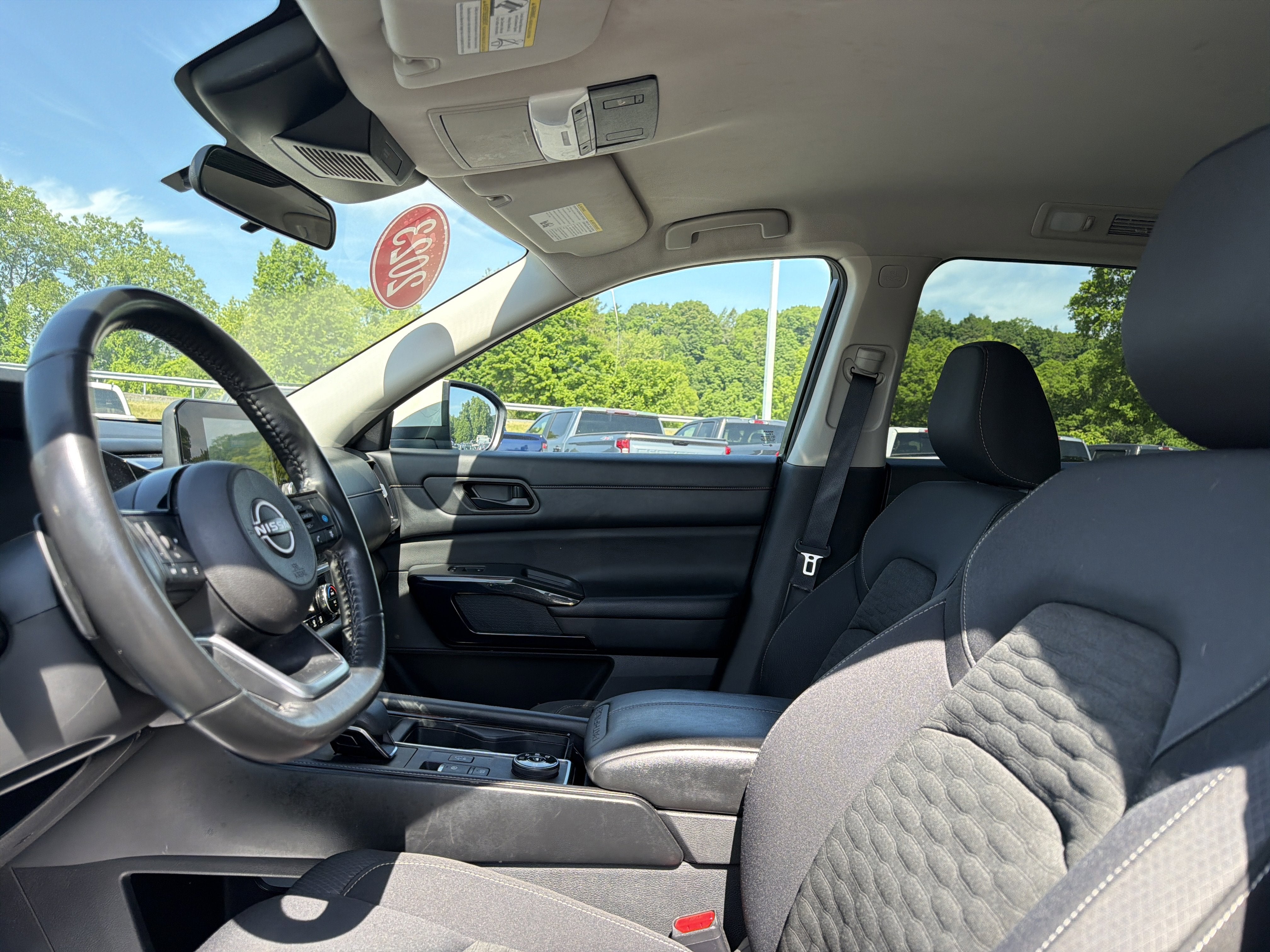 2023 Nissan Pathfinder SV
