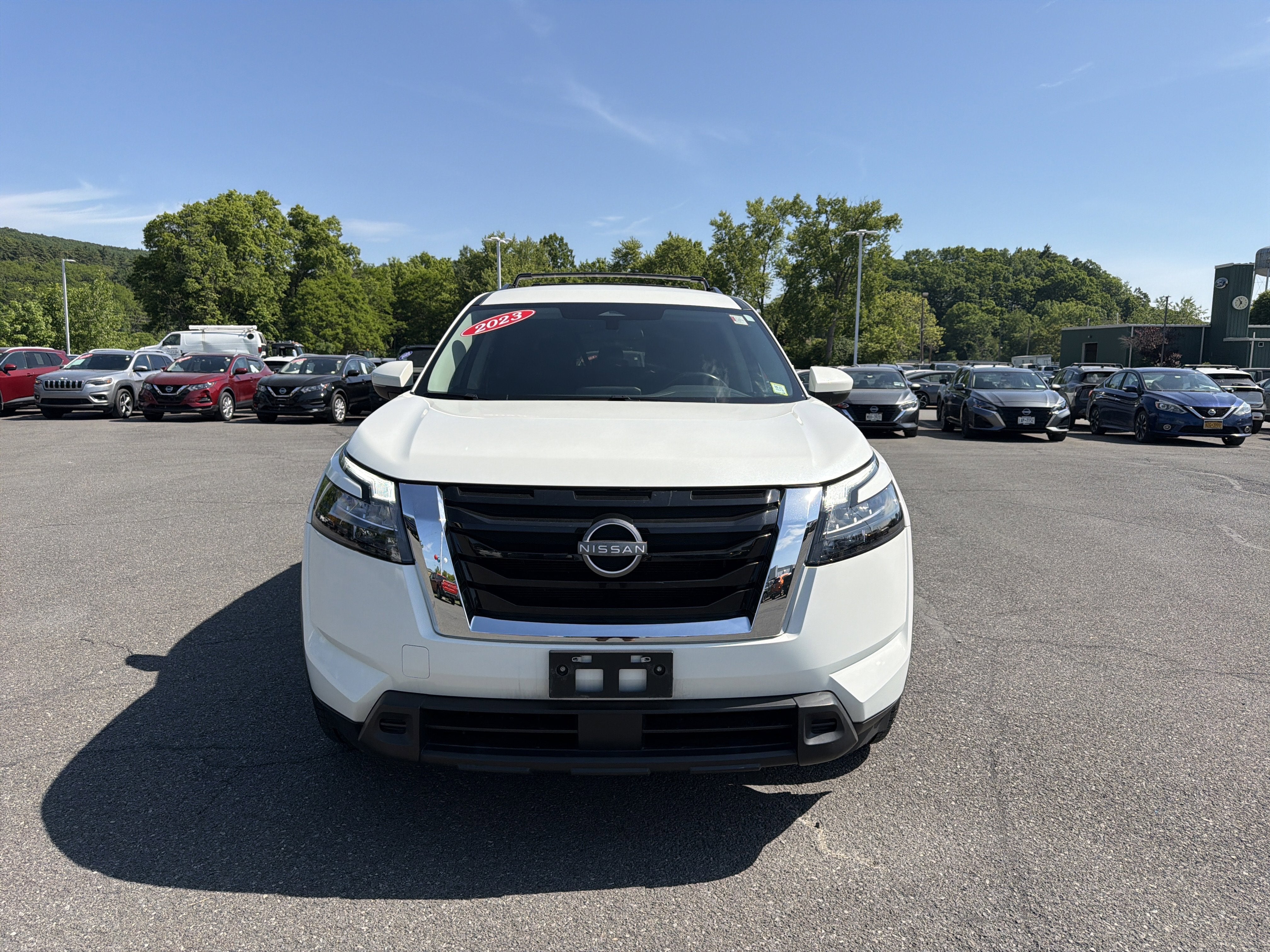 2023 Nissan Pathfinder SV