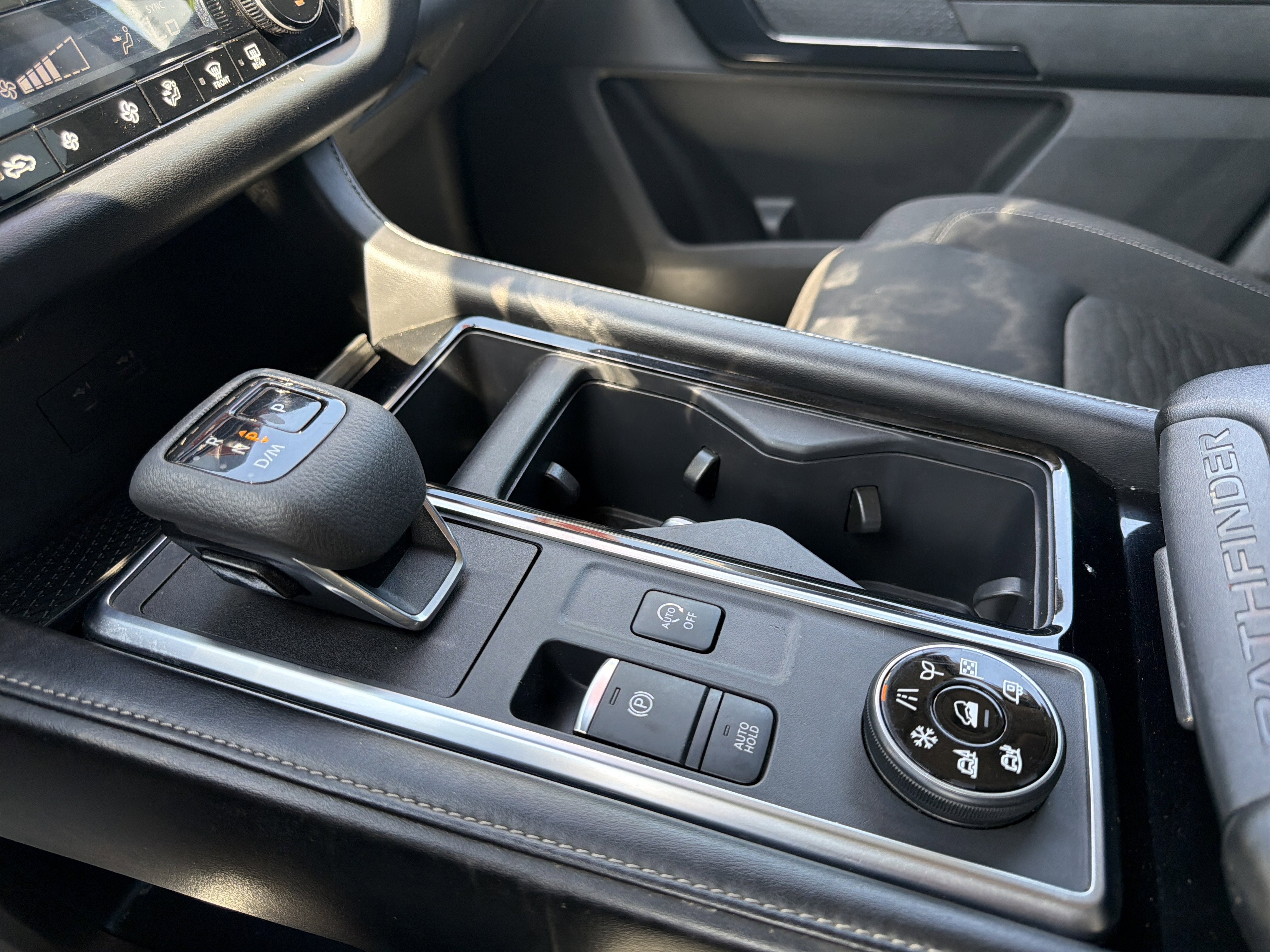 2023 Nissan Pathfinder SV