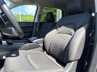 2023 Nissan Pathfinder SV