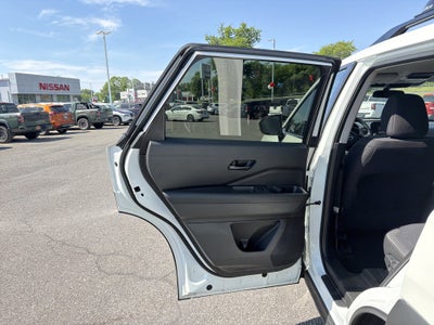 2023 Nissan Pathfinder SV