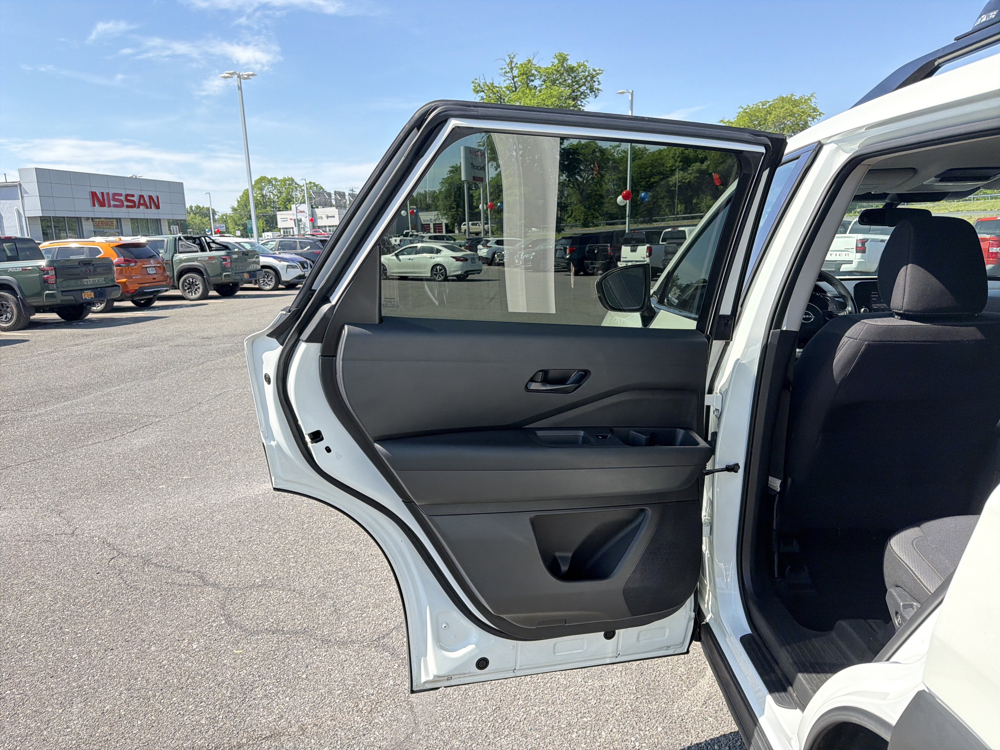 2023 Nissan Pathfinder SV