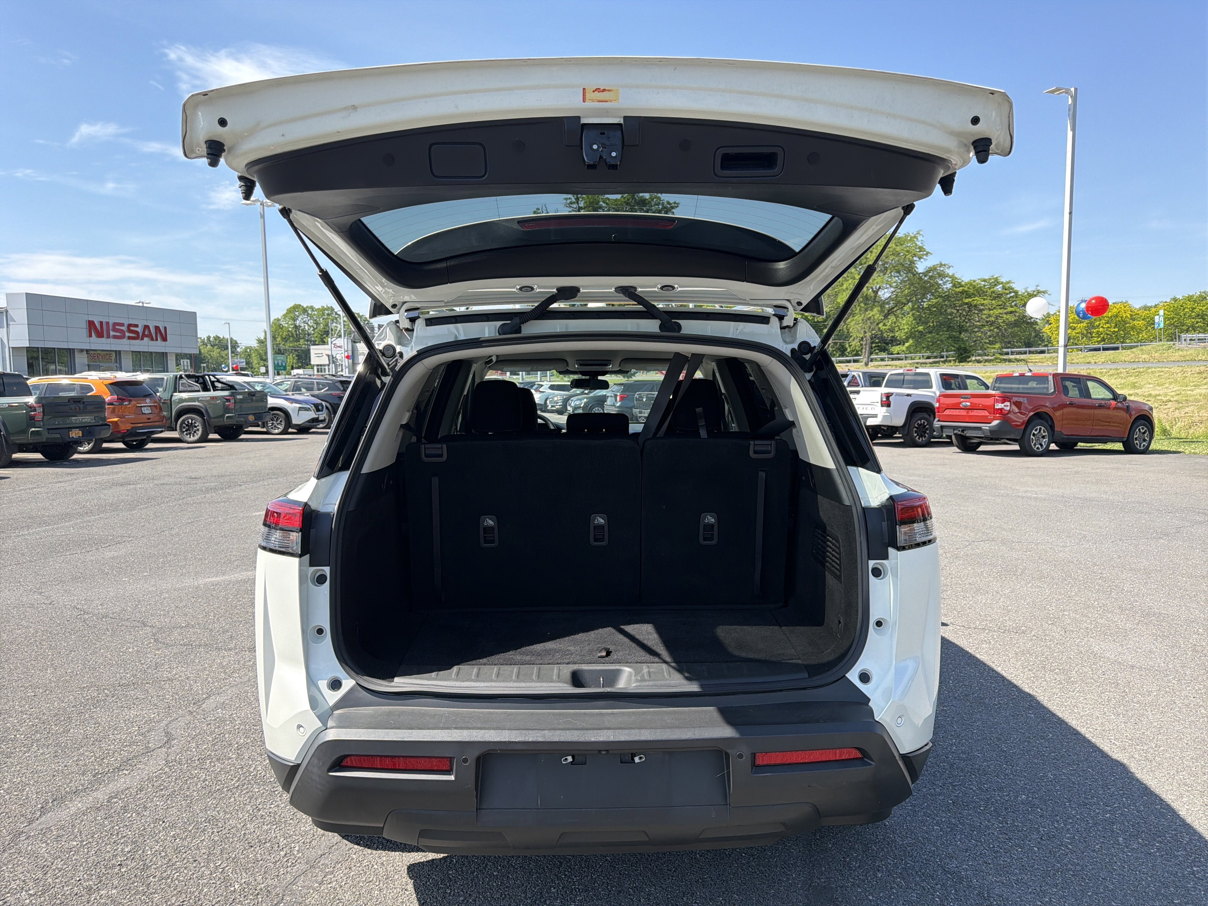 2023 Nissan Pathfinder SV