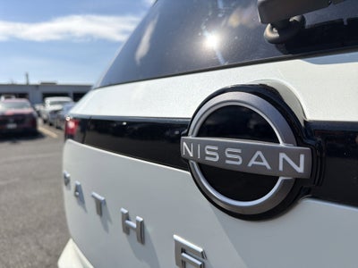 2023 Nissan Pathfinder SV