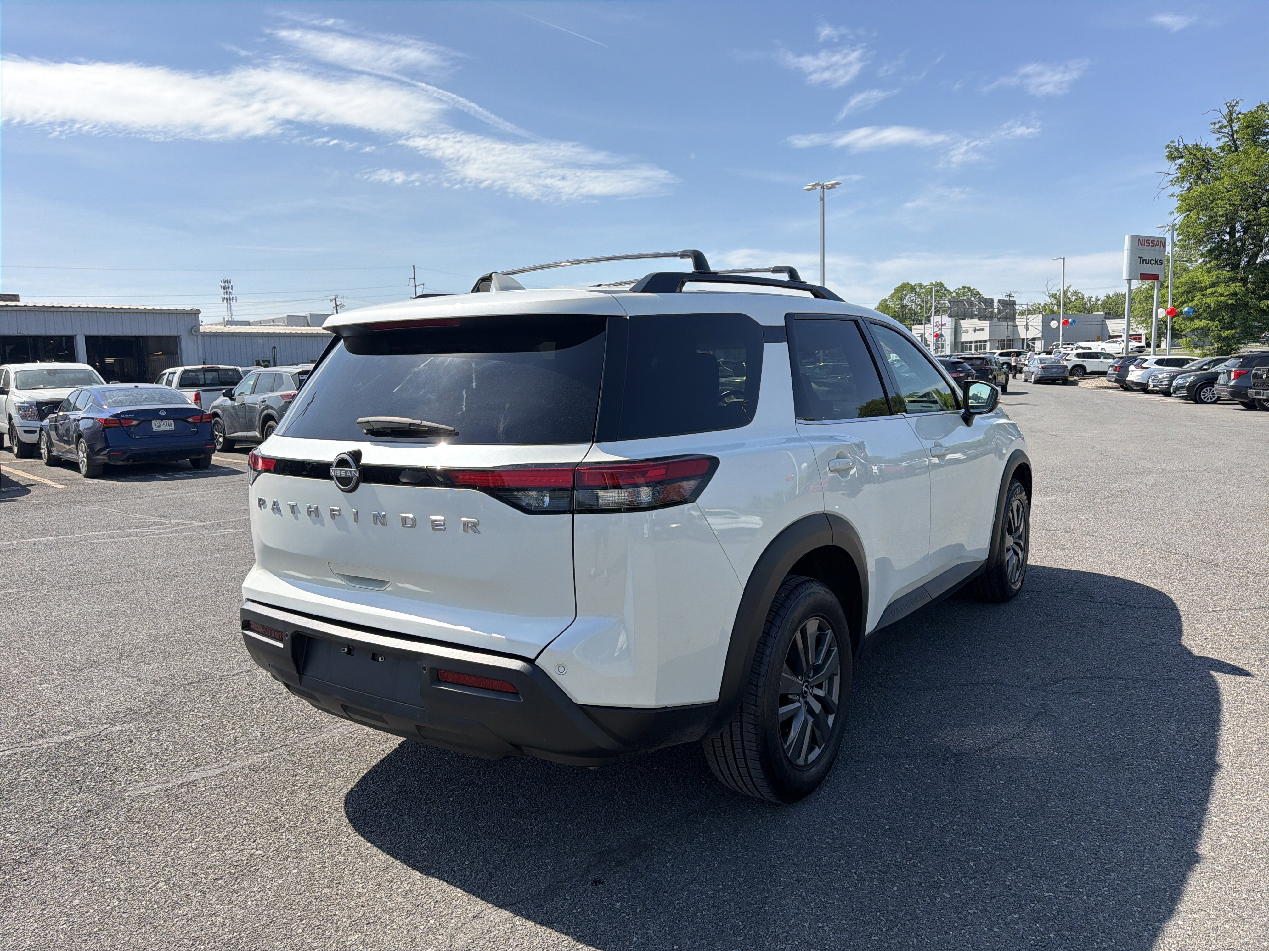 2023 Nissan Pathfinder SV