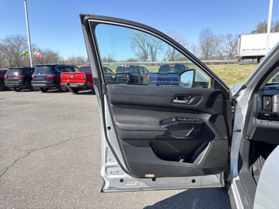 2022 Nissan Pathfinder SV