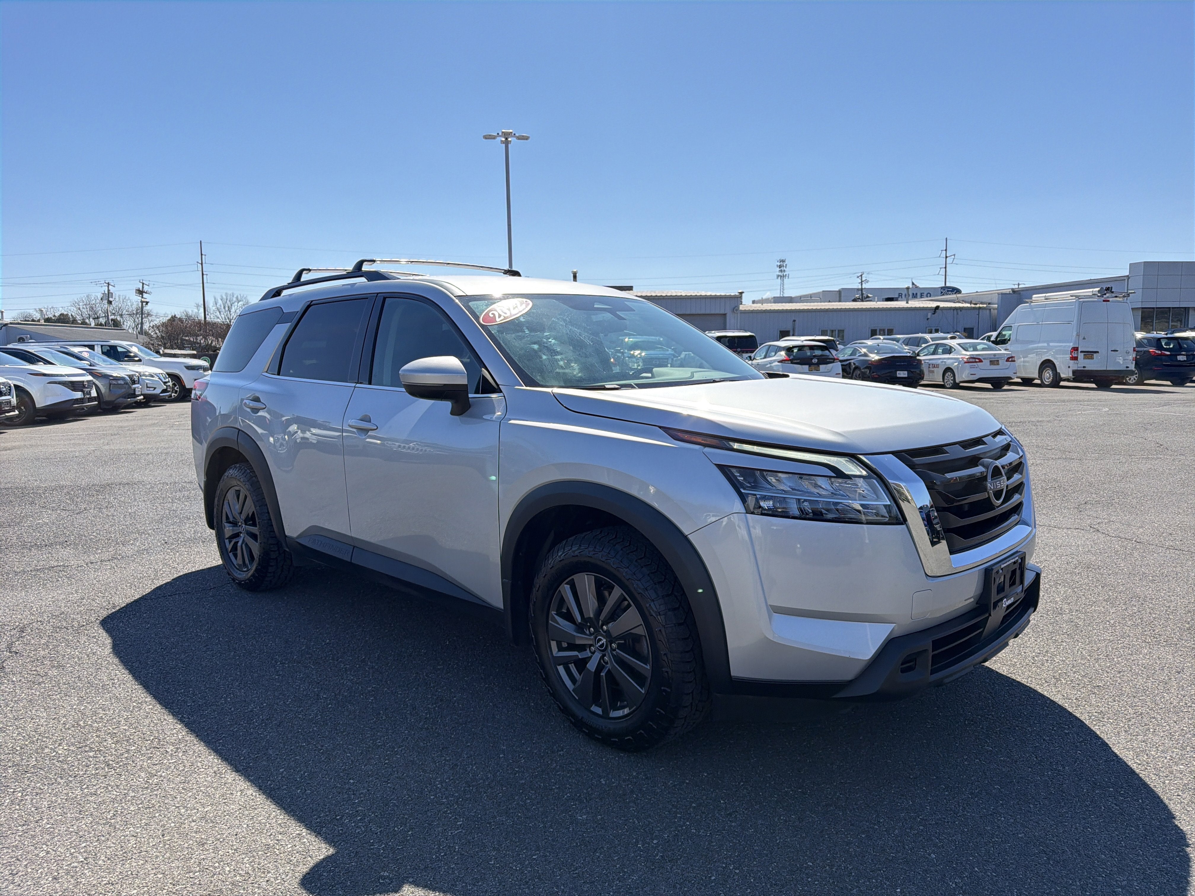 2022 Nissan Pathfinder SV