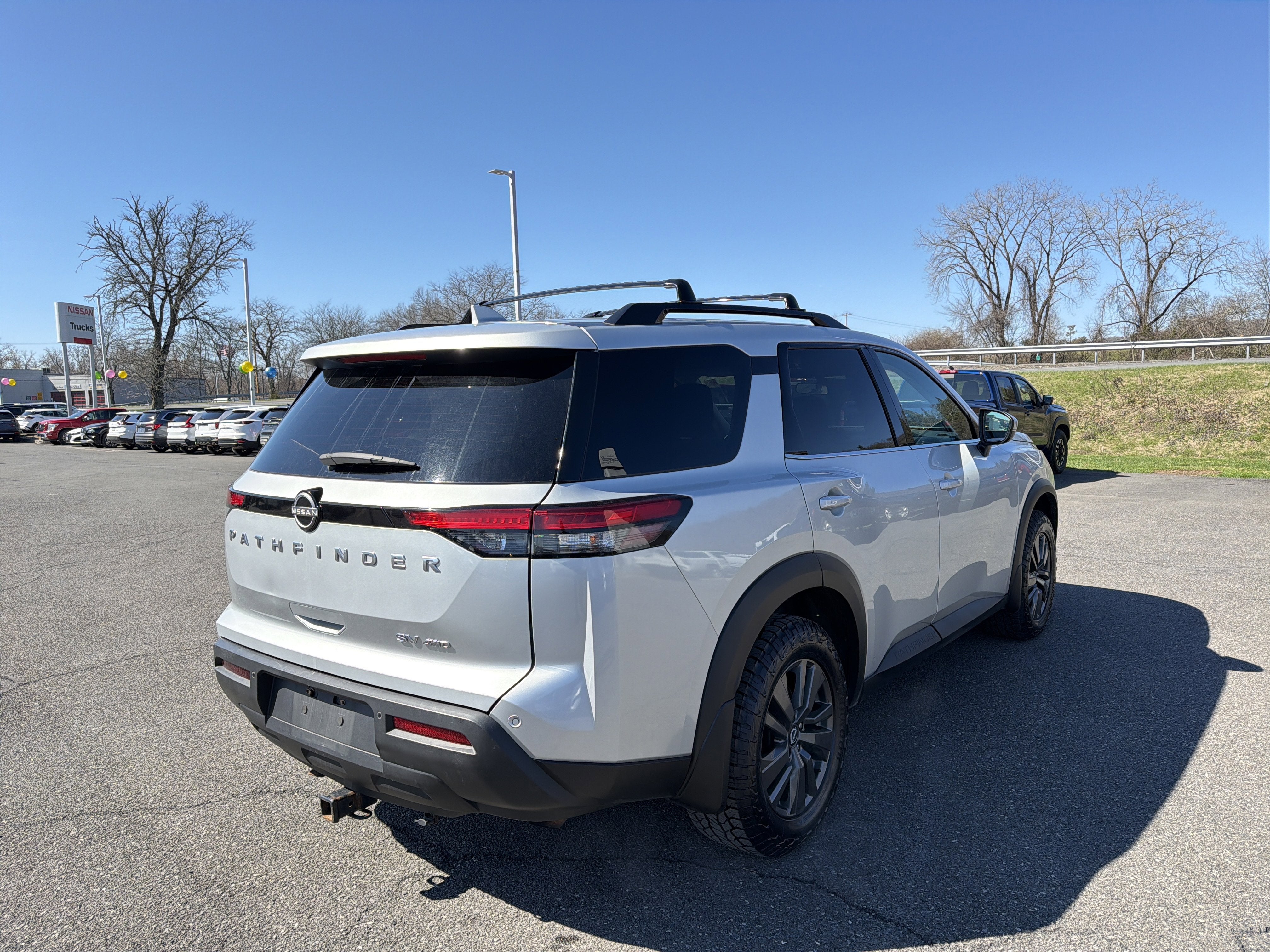 2022 Nissan Pathfinder SV