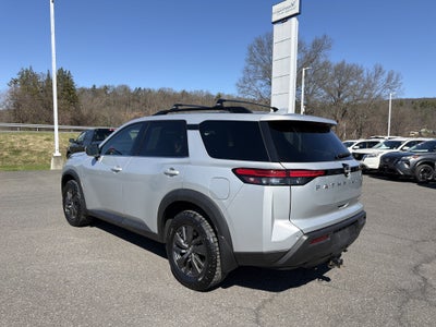 2022 Nissan Pathfinder SV